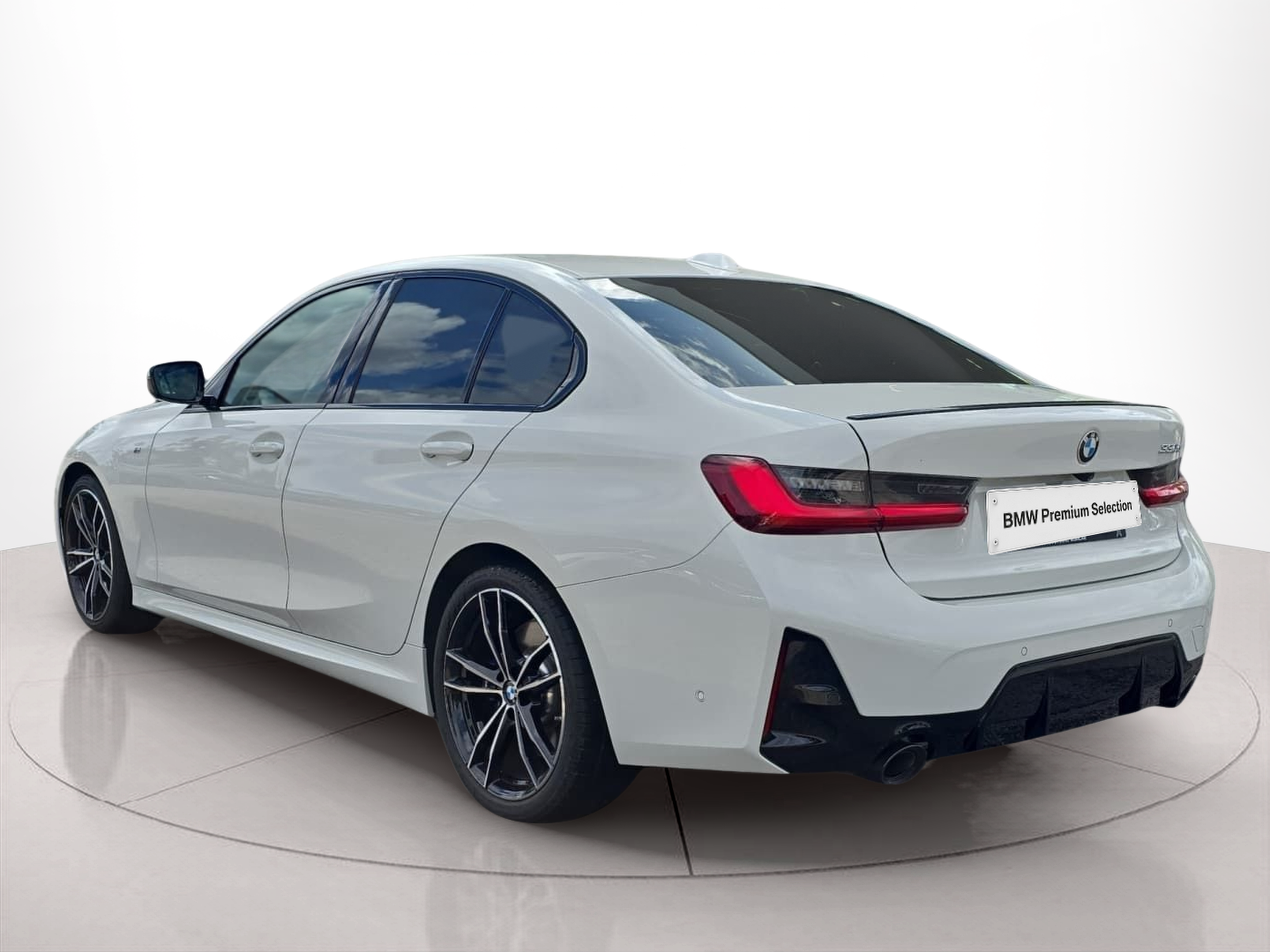 BMW Série 3 330d Berlina color Blanco. Año 2024. 210KW(286CV). Diesel. En concesionario MCoutinho Bomcar Leiria de Leiria