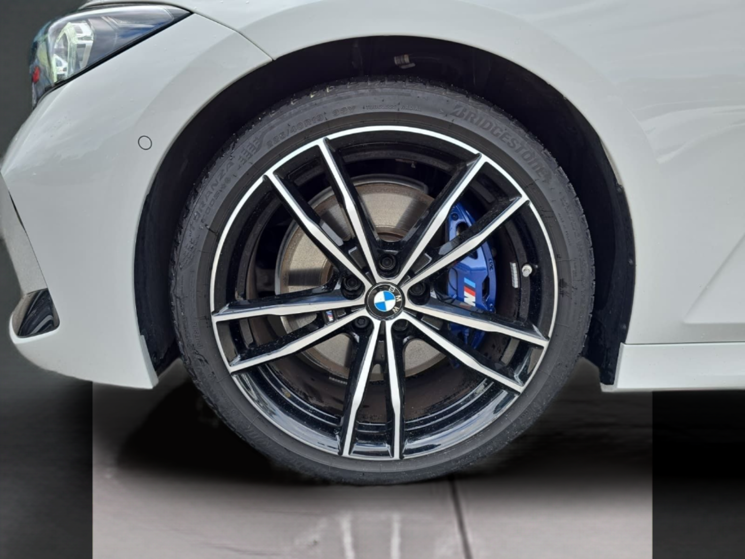 BMW Série 3 330d Berlina color Blanco. Año 2024. 210KW(286CV). Diesel. En concesionario MCoutinho Bomcar Leiria de Leiria