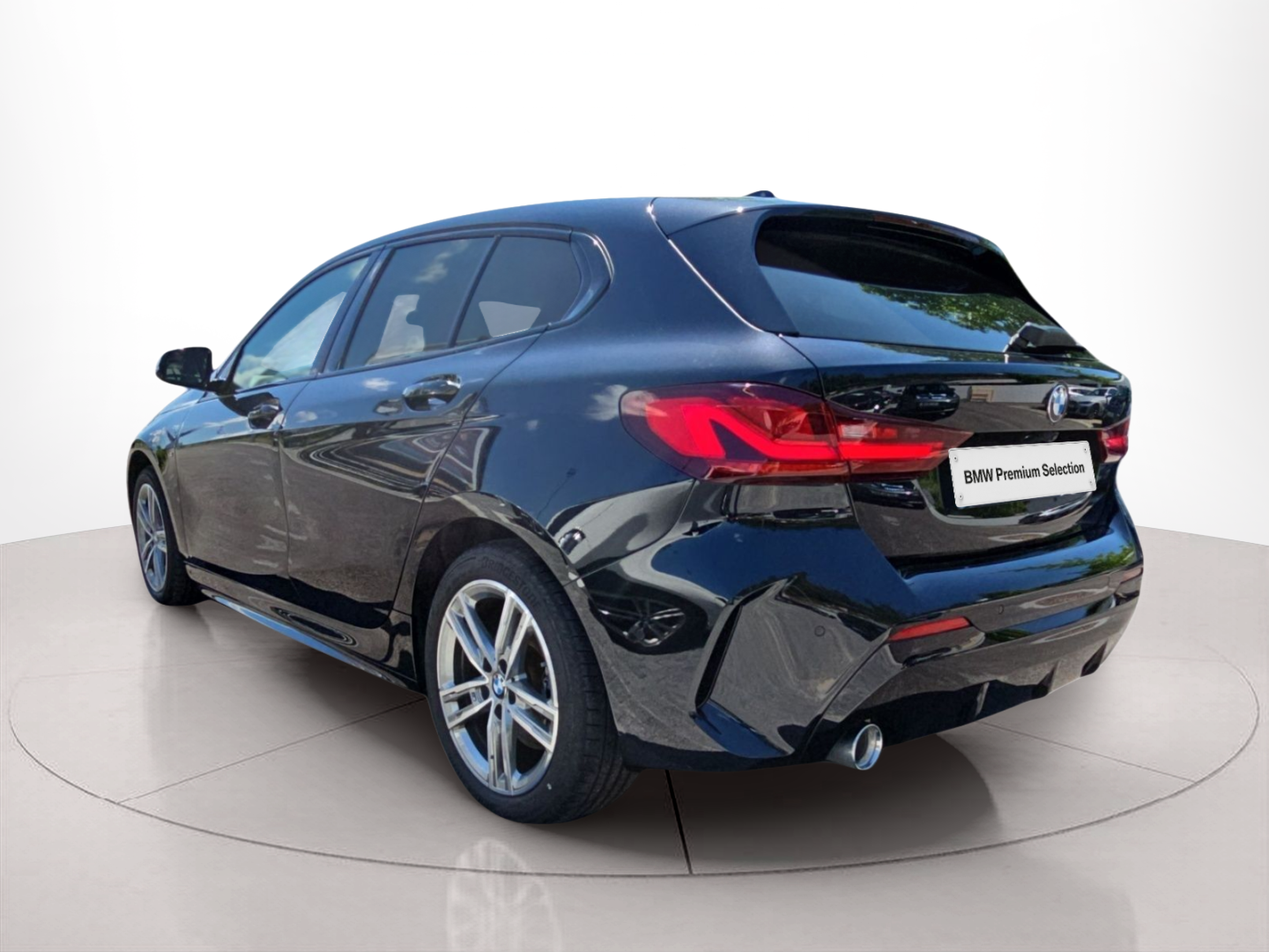 BMW Série 1 116d color Negro. Año 2024. 85KW(116CV). Diesel. En concesionario MCoutinho Bomcar Coimbra de Coimbra