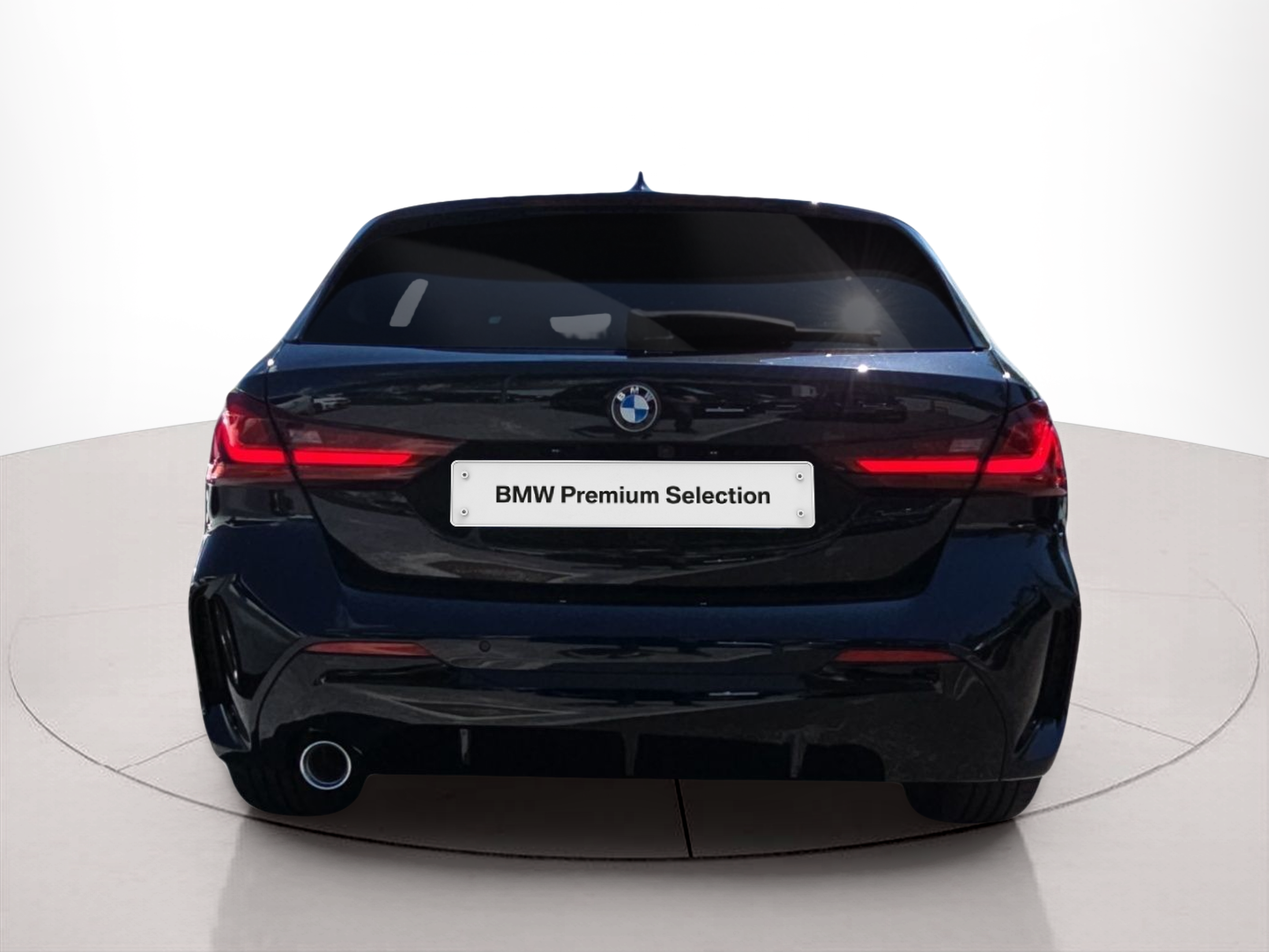 BMW Série 1 116d color Negro. Año 2024. 85KW(116CV). Diesel. En concesionario MCoutinho Bomcar Coimbra de Coimbra