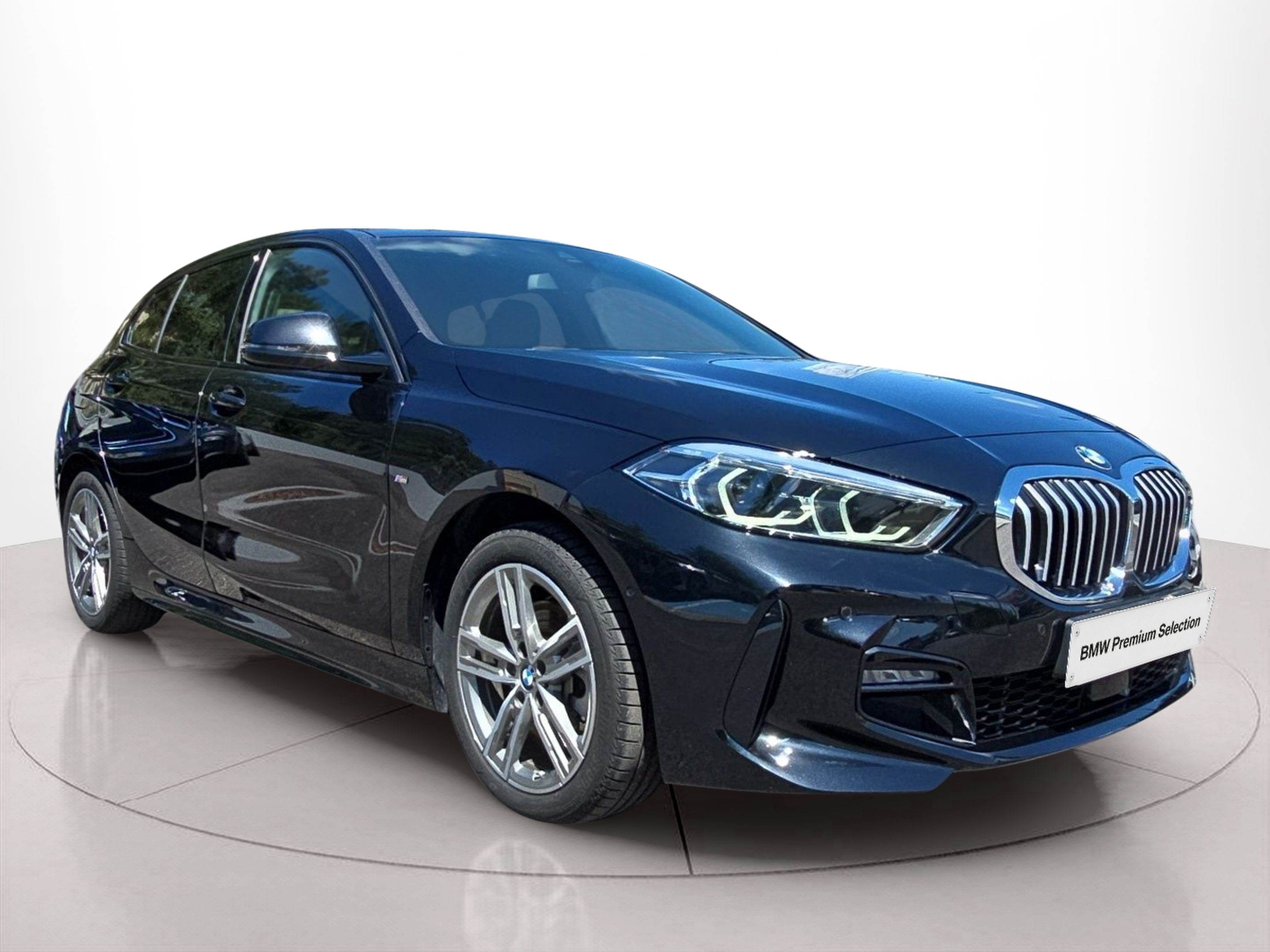 BMW Série 1 116d color Negro. Año 2024. 85KW(116CV). Diesel. En concesionario MCoutinho Bomcar Coimbra de Coimbra