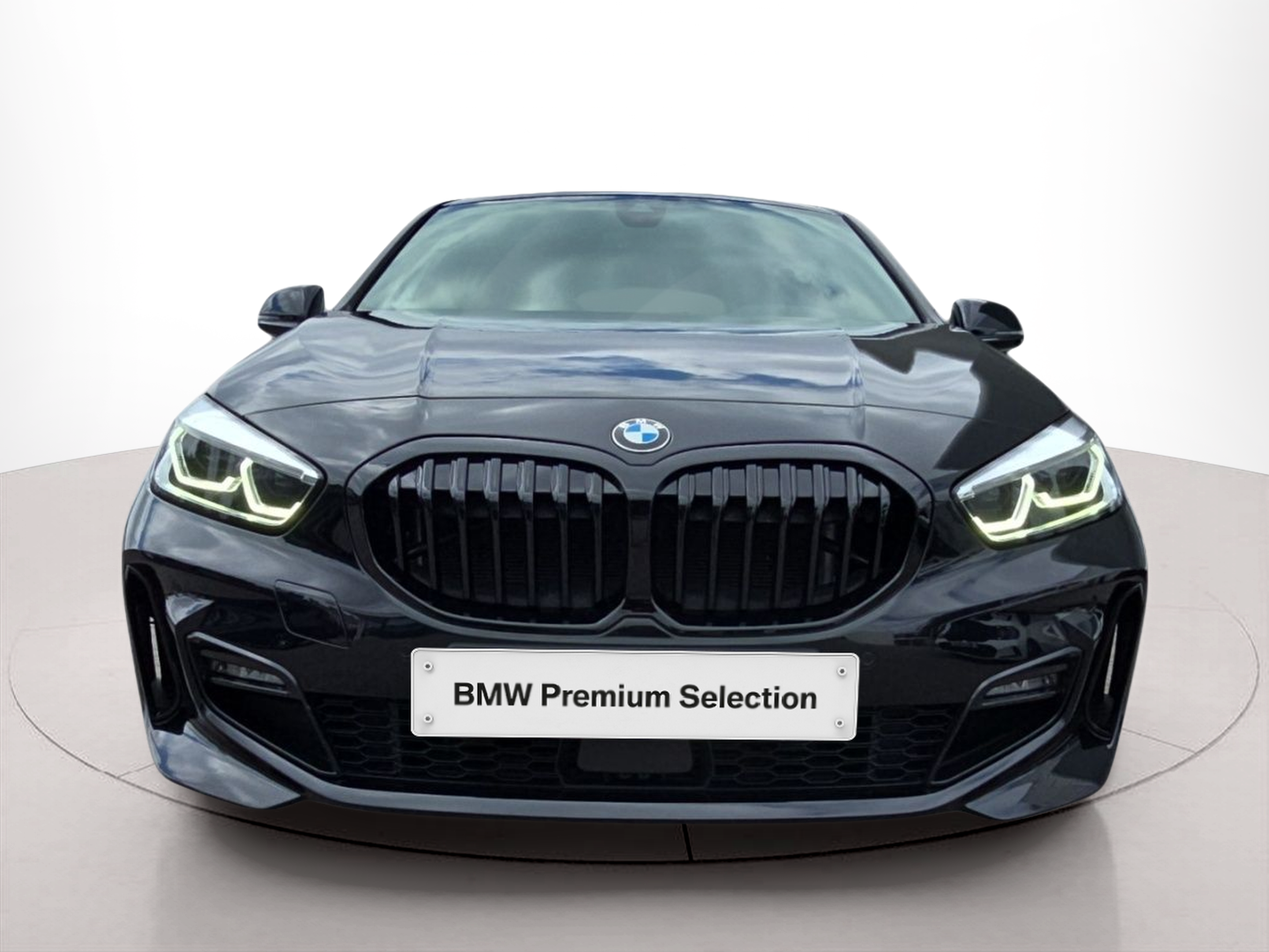Fotos de BMW Série 1 116d color Negro. Año 2023. 85KW(116CV). Diesel. En concesionario MCoutinho Bomcar Leiria de Leiria