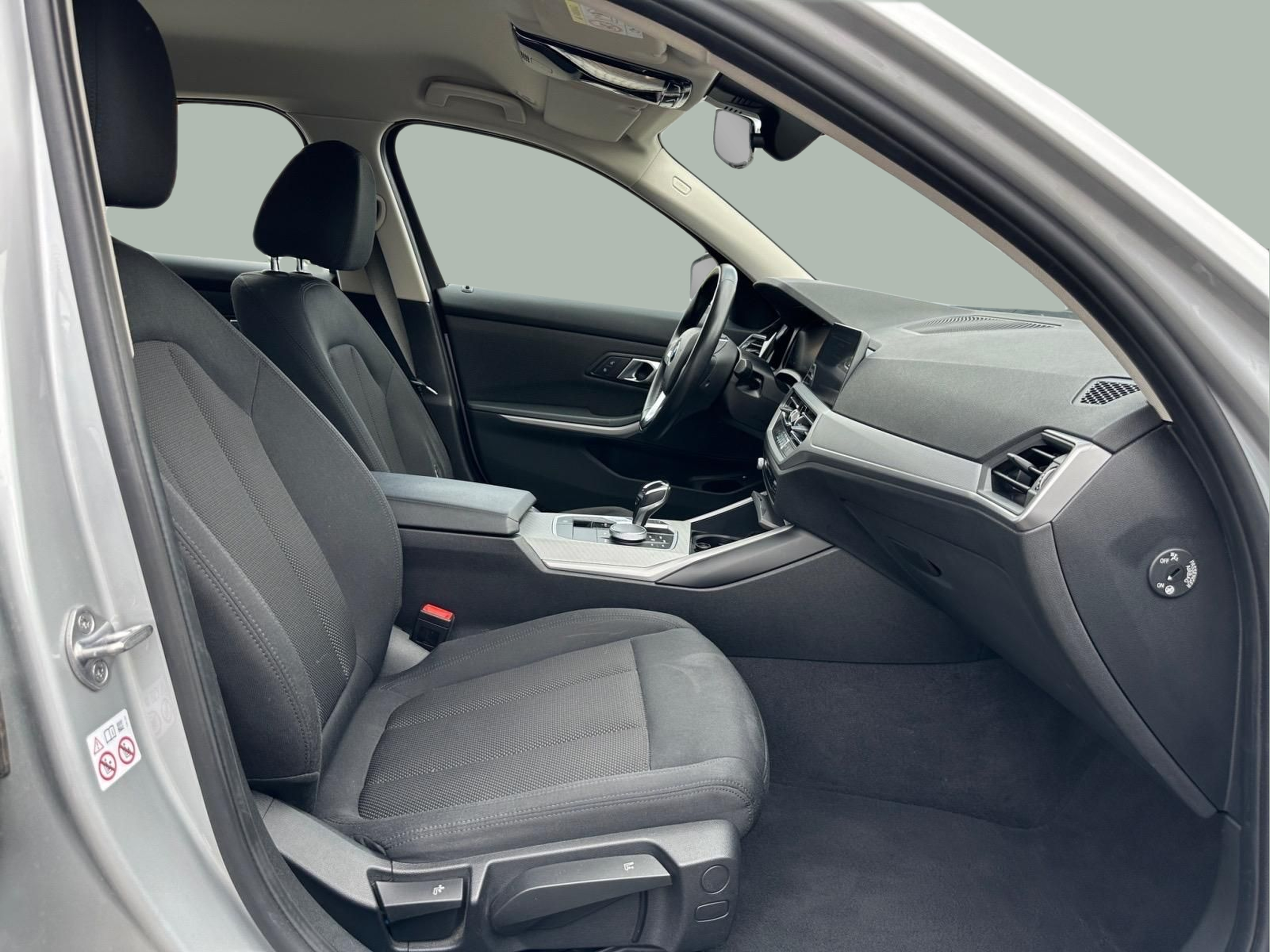 BMW Série 3 330e Berlina color Gris Plata. Año 2019. 215KW(292CV). Elétrico / Gasolina Híbrido. En concesionario MCoutinho - Bragança de Bragança