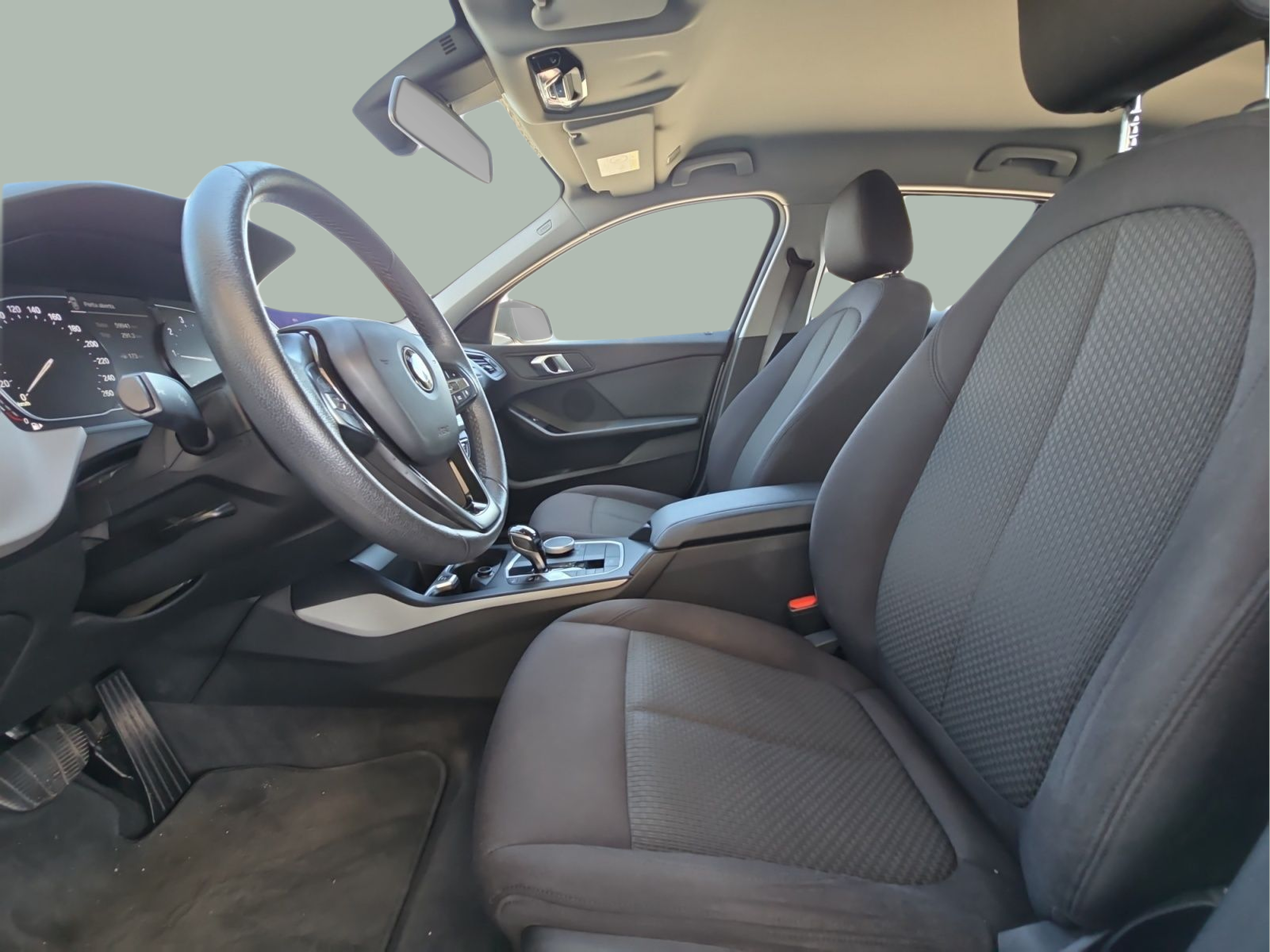 BMW Série 1 118i color Gris Plata. Año 2020. 103KW(140CV). Gasolina. En concesionario MCoutinho Bomcar Leiria de Leiria