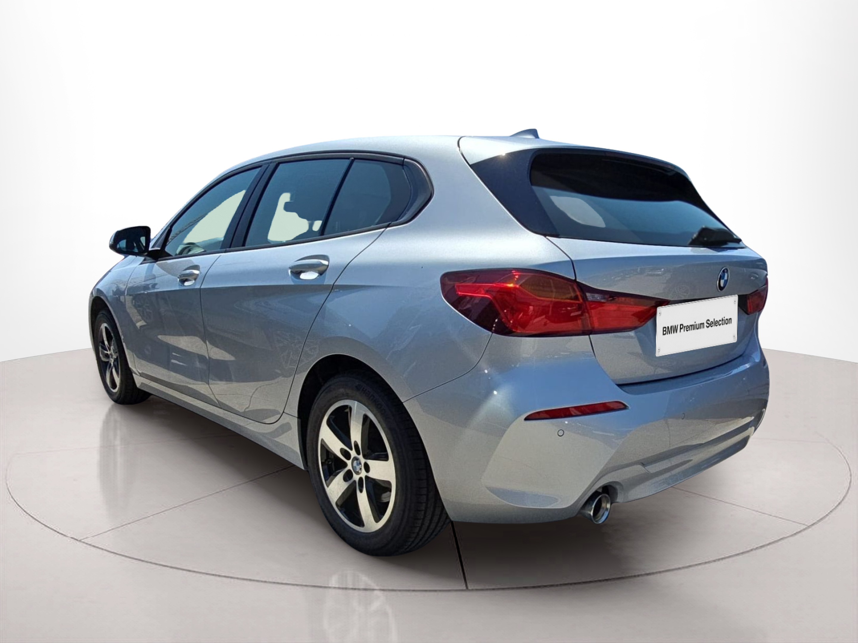 BMW Série 1 118i color Gris Plata. Año 2020. 103KW(140CV). Gasolina. En concesionario MCoutinho Bomcar Leiria de Leiria