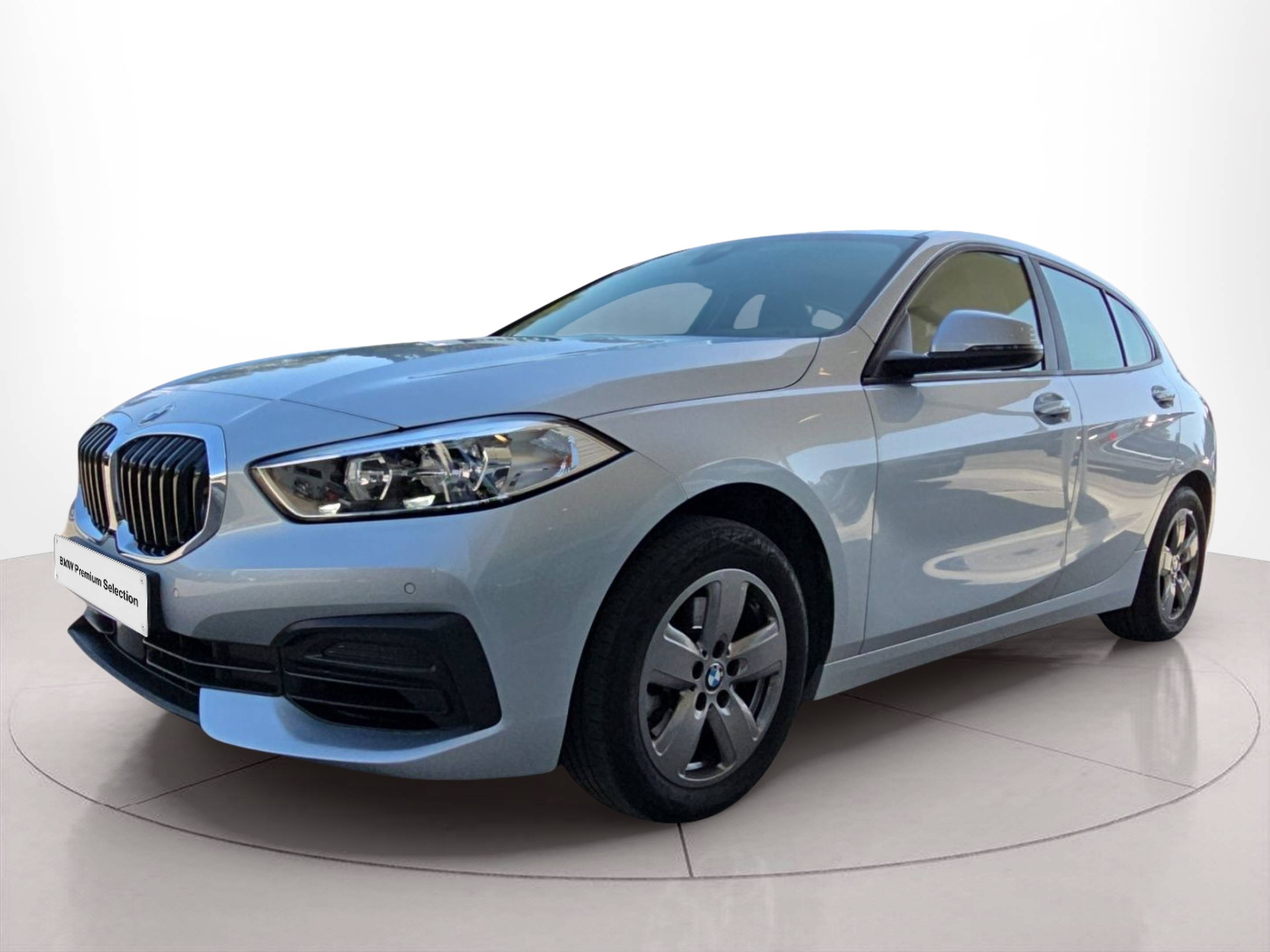 Fotos de BMW Série 1 118i color Gris Plata. Año 2020. 103KW(140CV). Gasolina. En concesionario MCoutinho Bomcar Leiria de Leiria