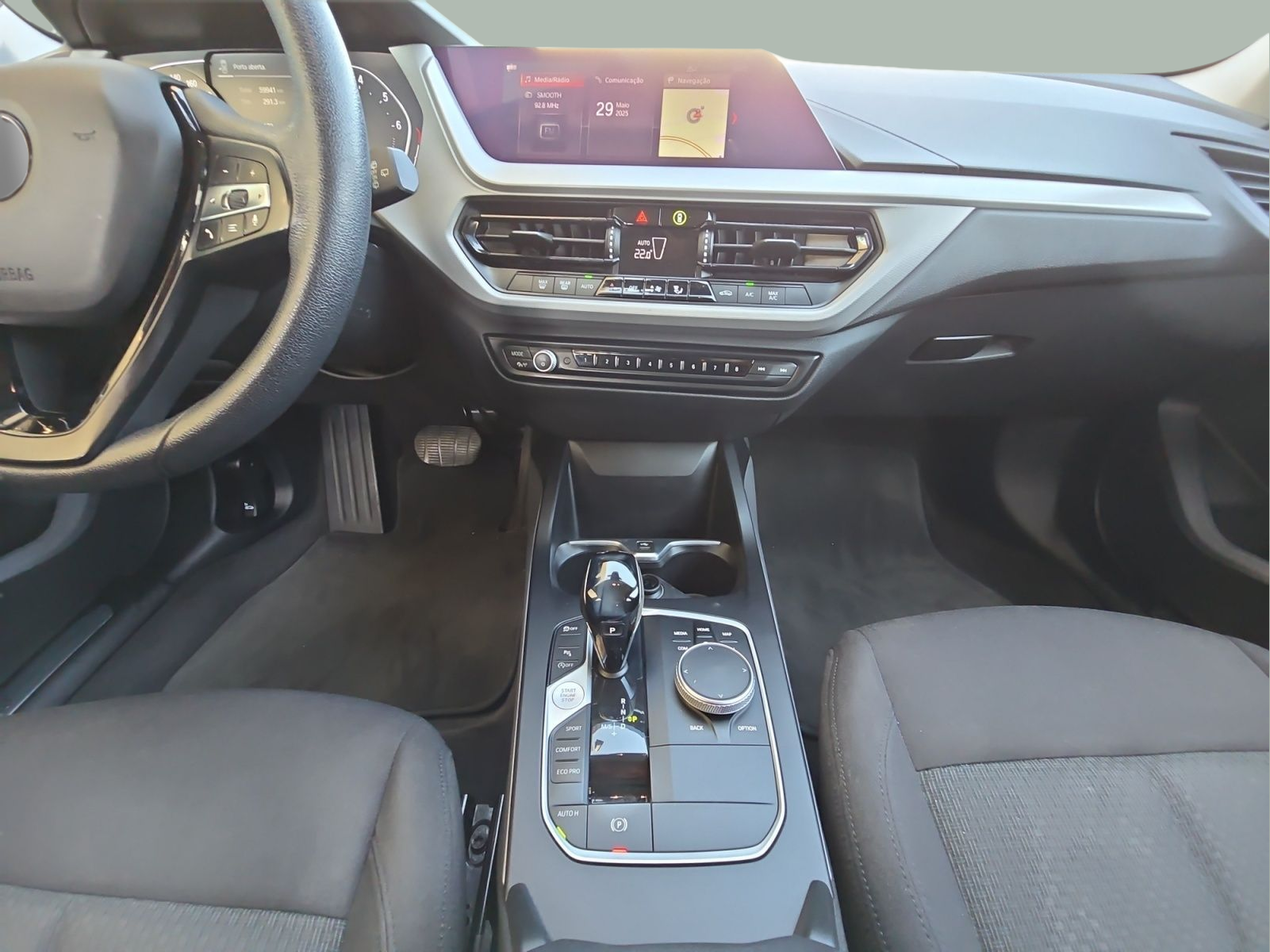 BMW Série 1 118i color Gris Plata. Año 2020. 103KW(140CV). Gasolina. En concesionario MCoutinho Bomcar Leiria de Leiria