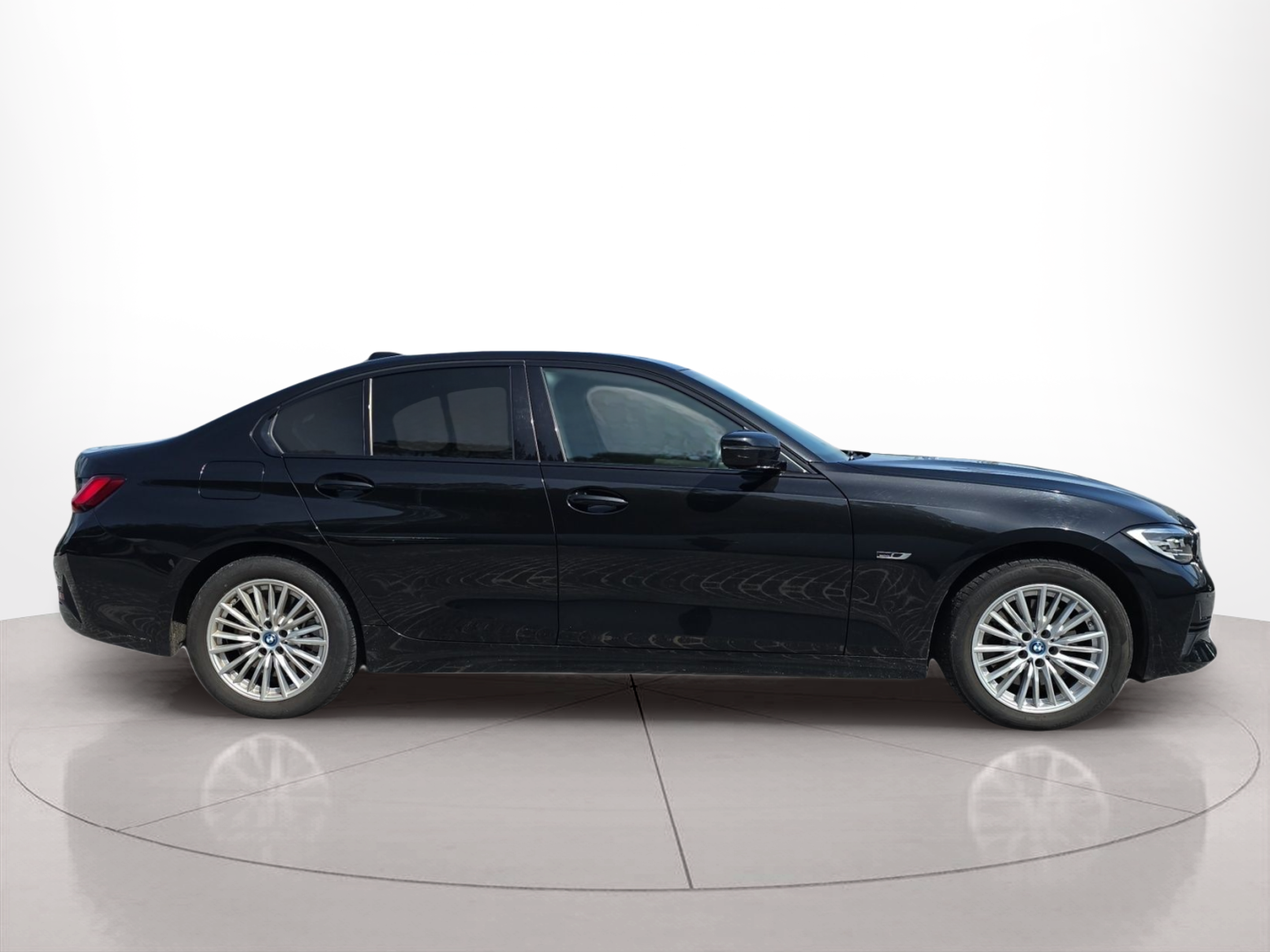 BMW Série 3 320e Berlina color Negro. Año 2021. 150KW(204CV). Elétrico / Gasolina Híbrido. En concesionario MCoutinho Bomcar Coimbra de Coimbra