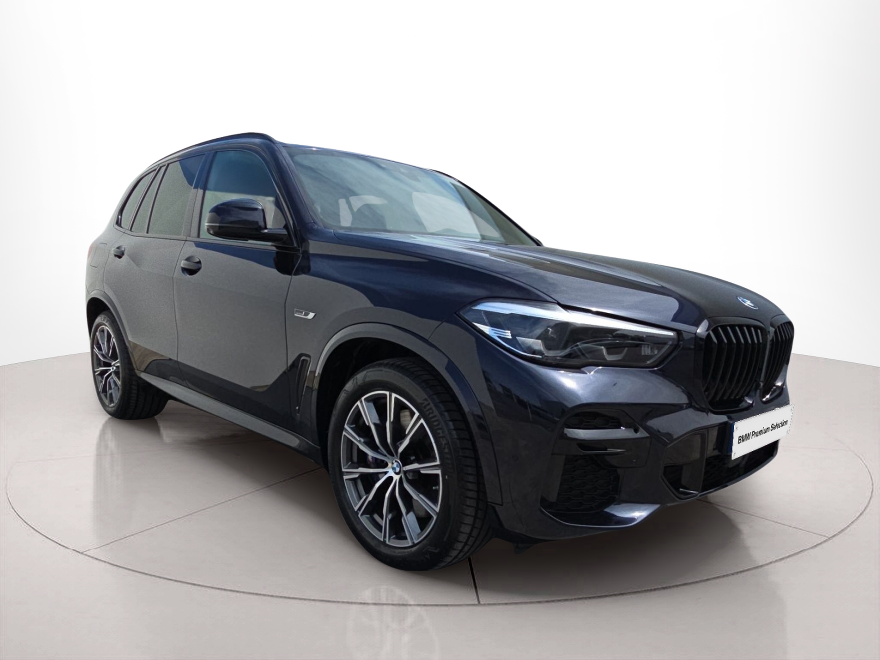 BMW X5 xDrive45e color Negro. Año 2022. 290KW(394CV). Elétrico / Gasolina Híbrido. En concesionario MCoutinho Bomcar Leiria de Leiria