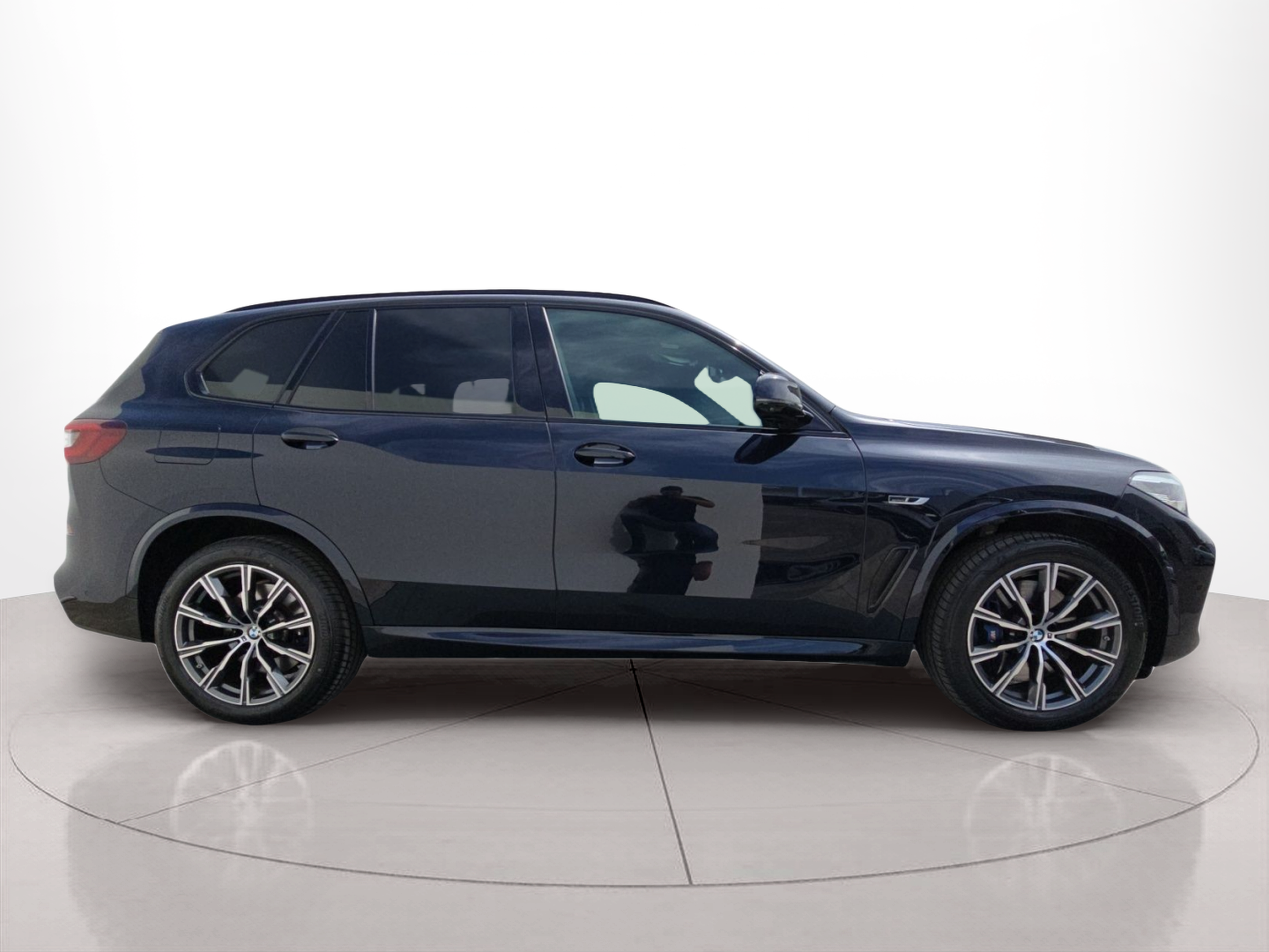 BMW X5 xDrive45e color Negro. Año 2022. 290KW(394CV). Elétrico / Gasolina Híbrido. En concesionario MCoutinho Bomcar Leiria de Leiria