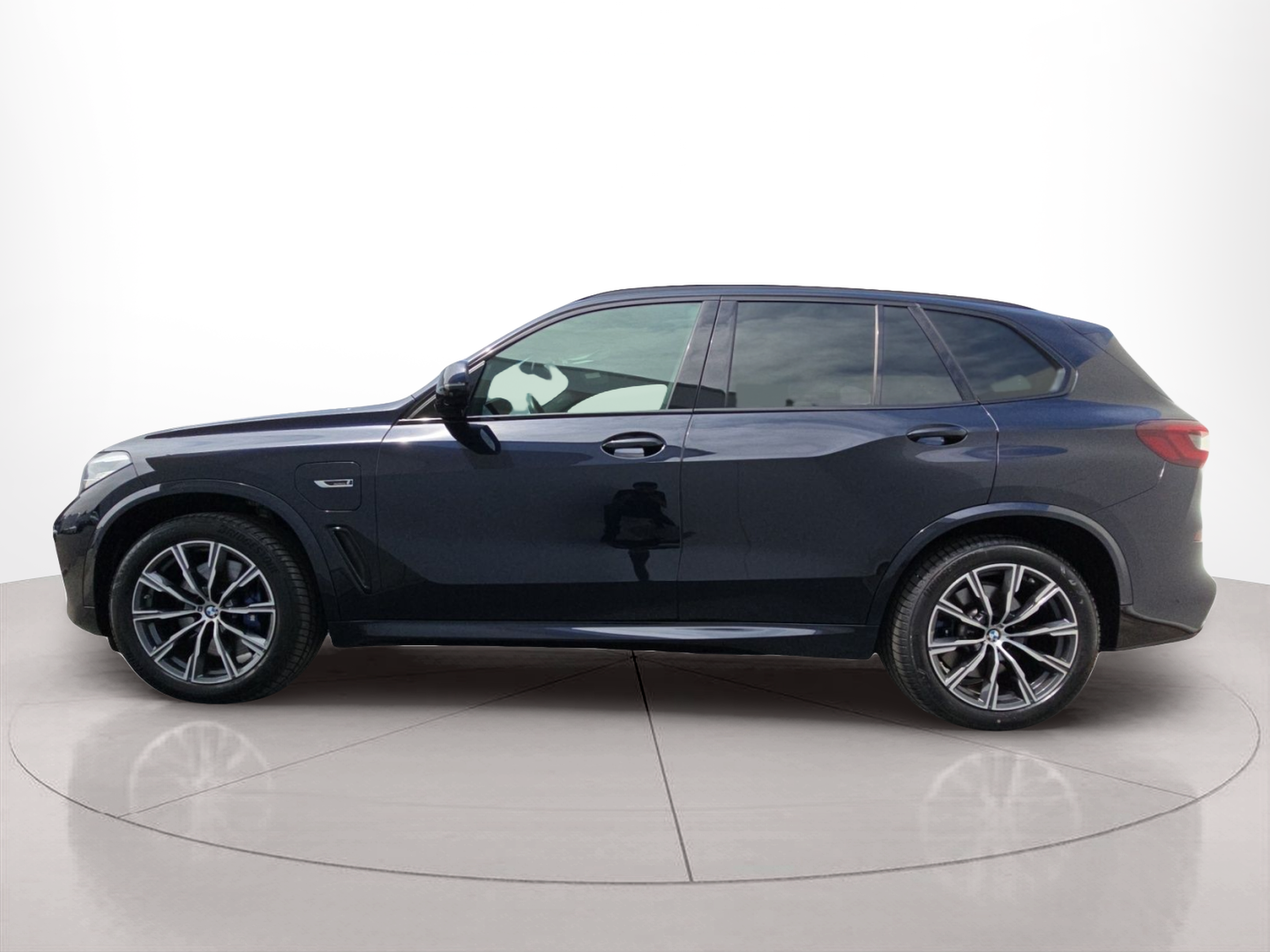 Fotos de BMW X5 xDrive45e color Negro. Año 2022. 290KW(394CV). Elétrico / Gasolina Híbrido. En concesionario MCoutinho Bomcar Leiria de Leiria
