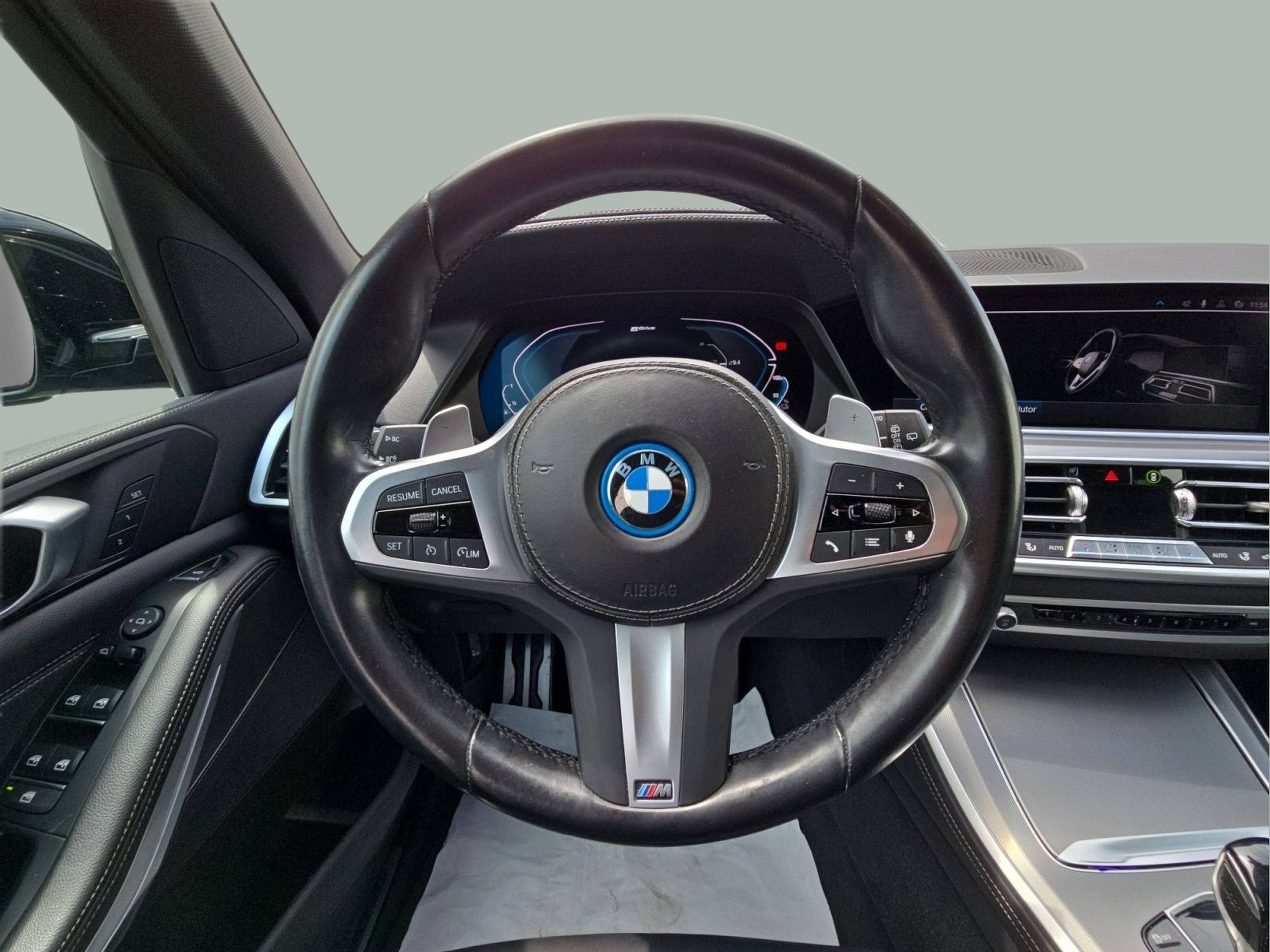 BMW X5 xDrive45e color Negro. Año 2022. 290KW(394CV). Elétrico / Gasolina Híbrido. En concesionario MCoutinho Bomcar Leiria de Leiria