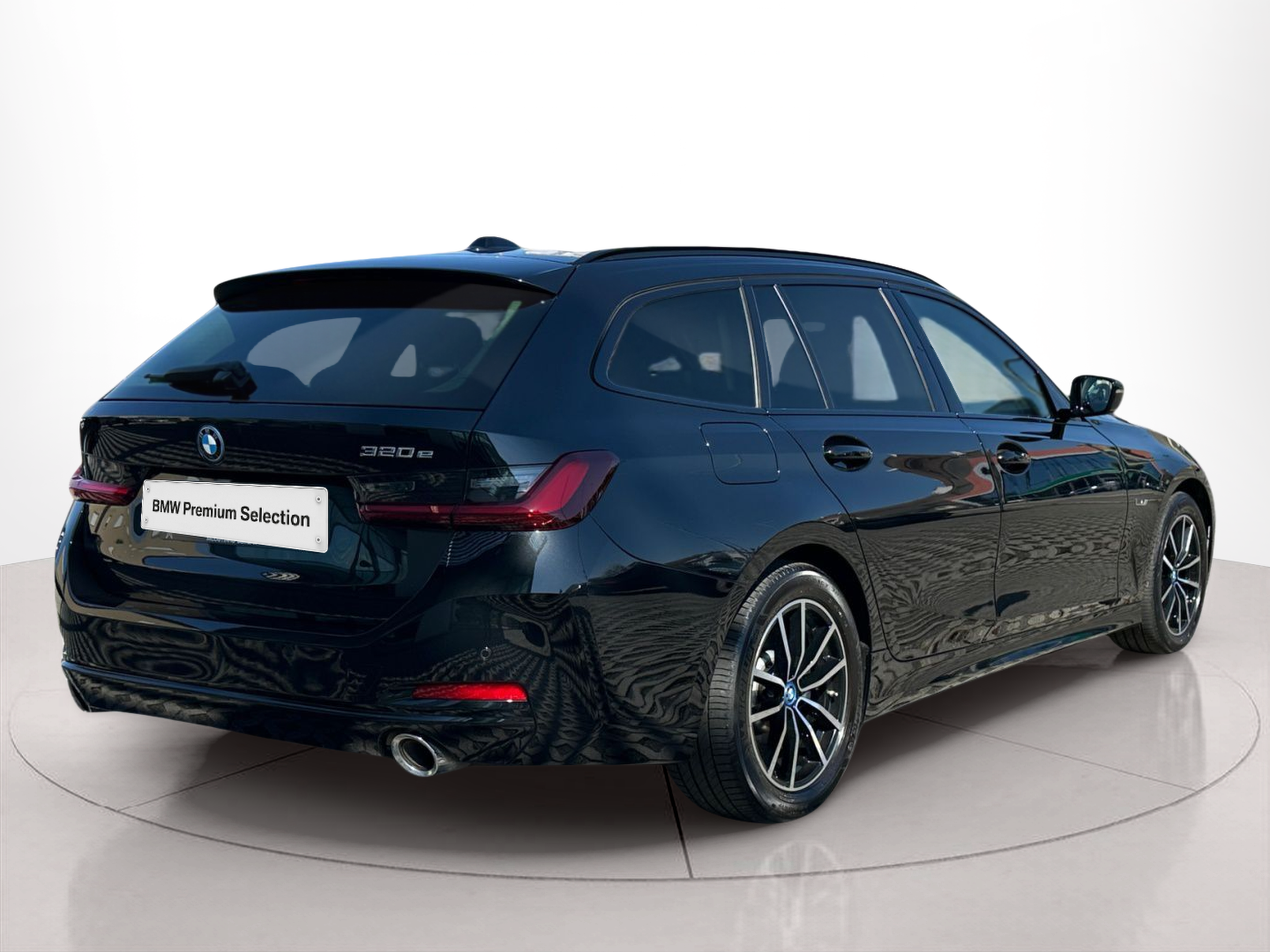 Fotos de BMW Série 3 320e Touring color Negro. Año 2023. 150KW(204CV). Elétrico / Gasolina Híbrido. En concesionario MCoutinho - Bragança de Bragança
