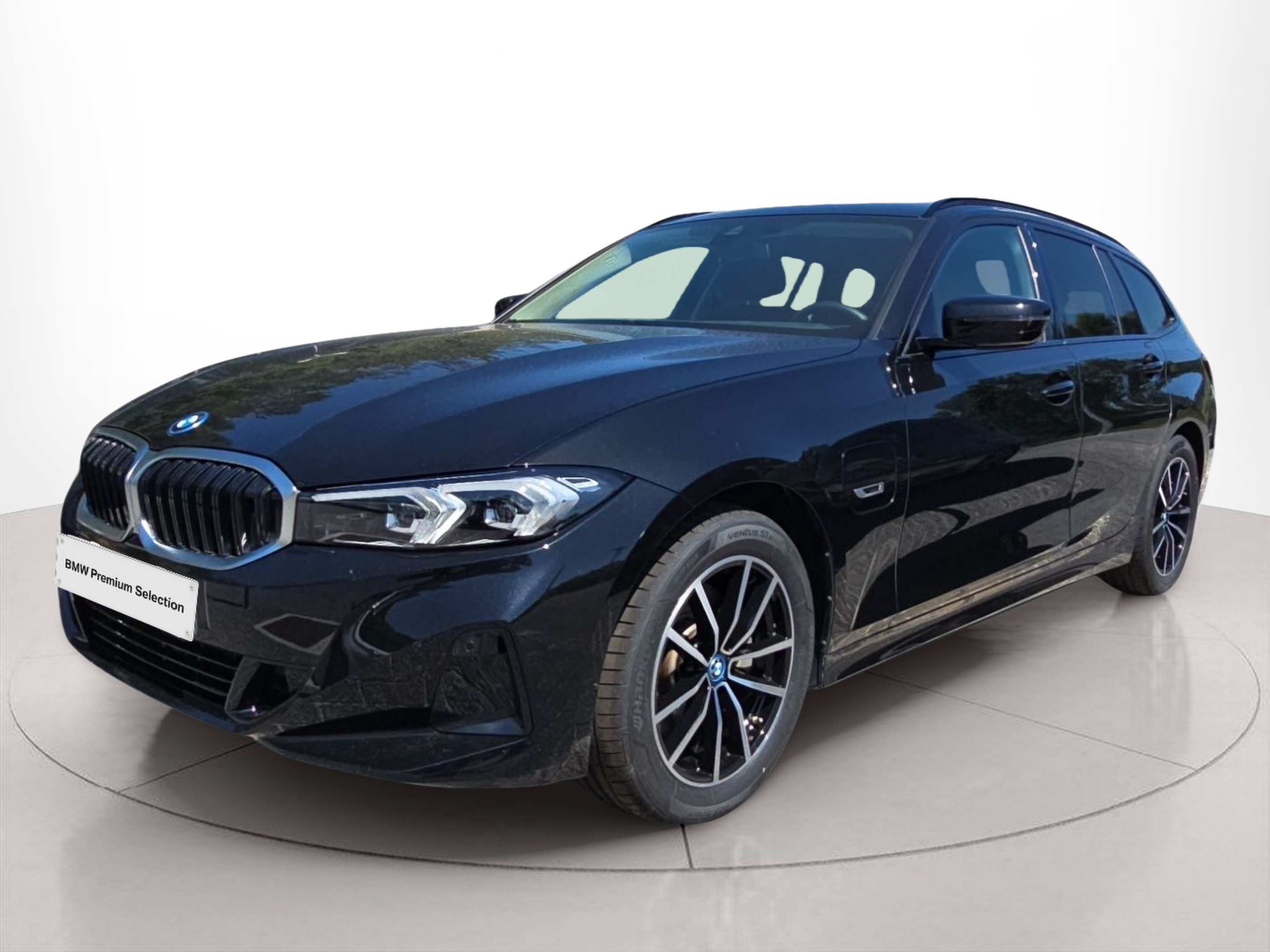 Fotos de BMW Série 3 320e Touring color Negro. Año 2023. 150KW(204CV). Elétrico / Gasolina Híbrido. En concesionario MCoutinho Bomcar Coimbra de Coimbra