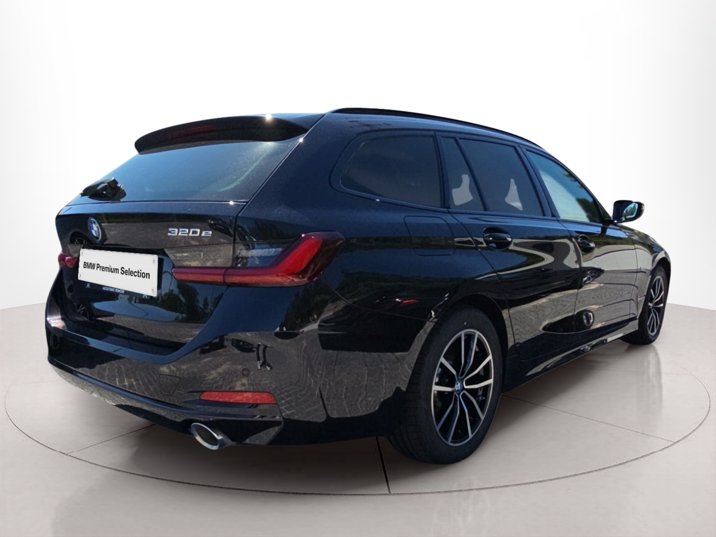 BMW Série 3 320e Touring color Negro. Año 2023. 150KW(204CV). Elétrico / Gasolina Híbrido. En concesionario MCoutinho Bomcar Coimbra de Coimbra