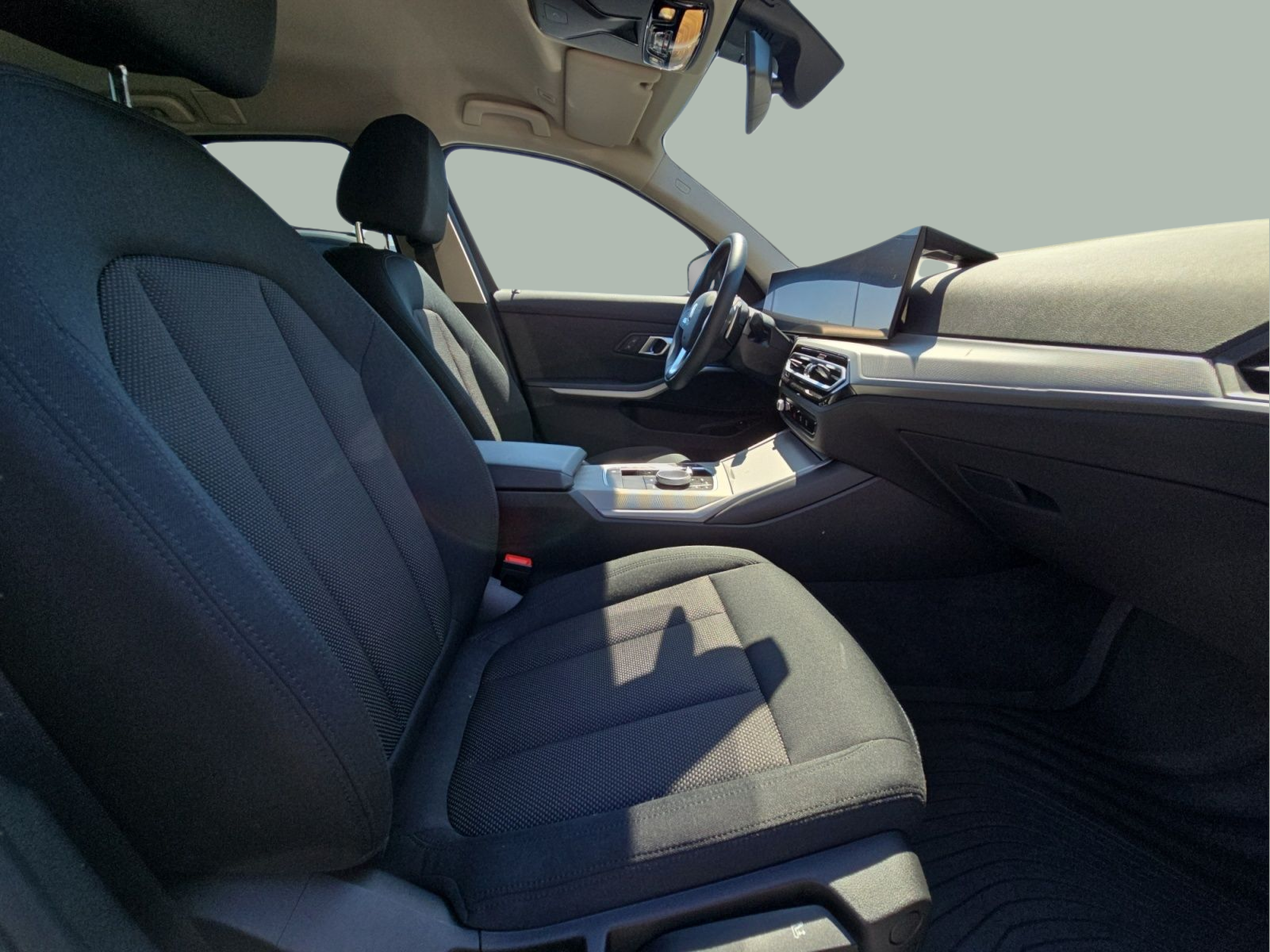 BMW Série 3 320e Touring color Negro. Año 2023. 150KW(204CV). Elétrico / Gasolina Híbrido. En concesionario MCoutinho Bomcar Coimbra de Coimbra