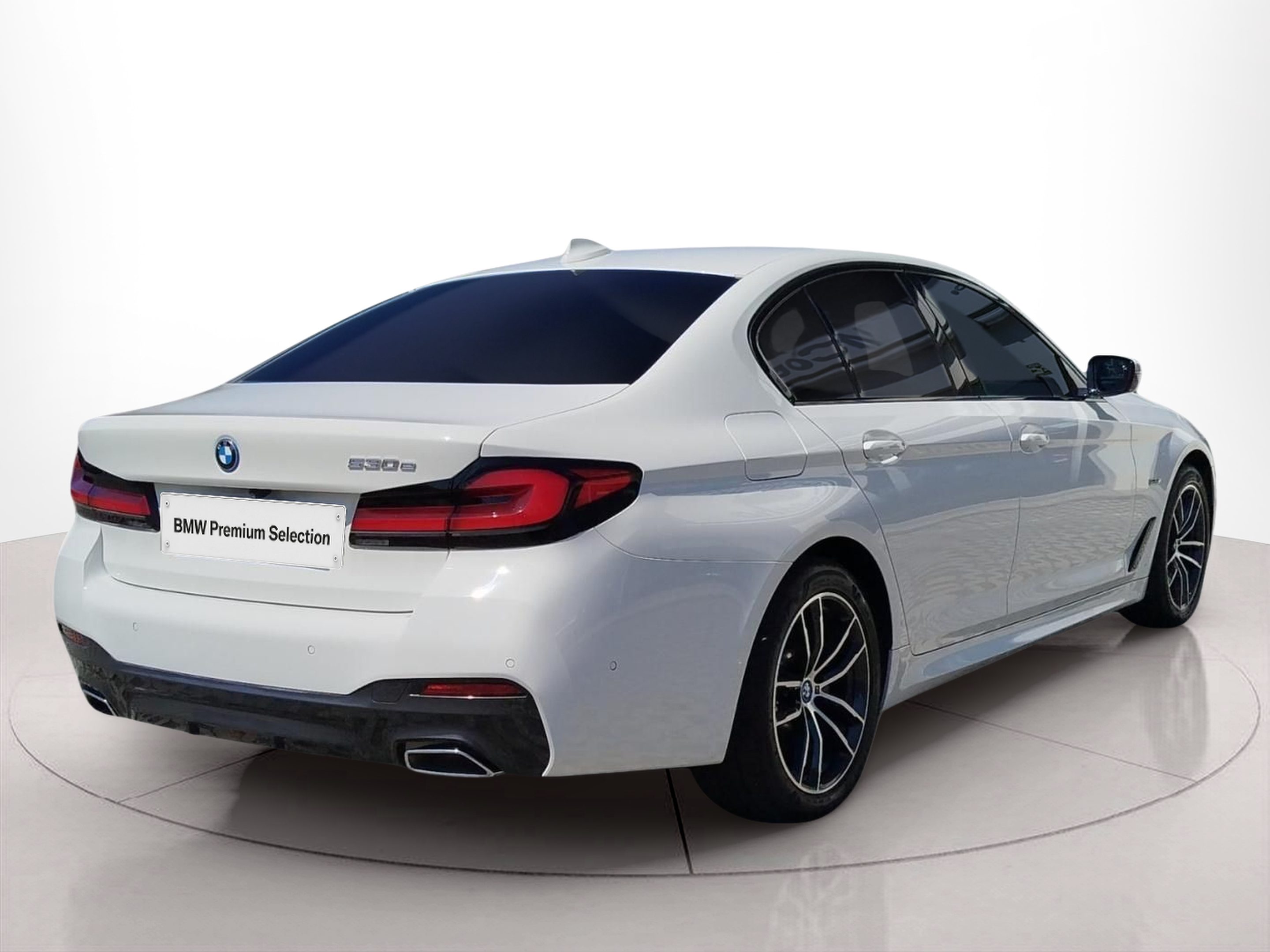 BMW Série 5 530e Berlina color Blanco. Año 2023. 215KW(292CV). Elétrico / Gasolina Híbrido. En concesionario MCoutinho - Bragança de Bragança