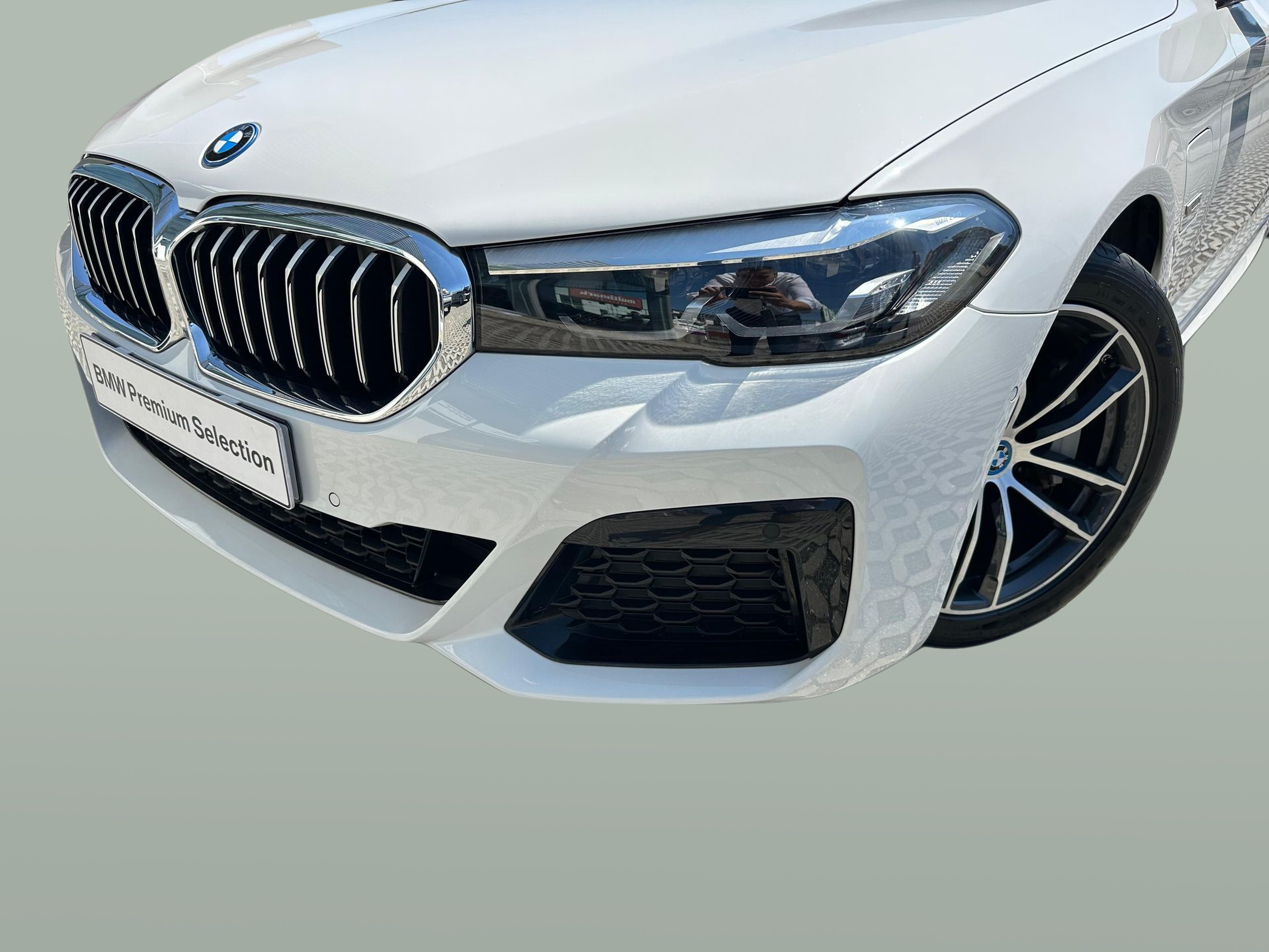 BMW Série 5 530e Berlina color Blanco. Año 2023. 215KW(292CV). Elétrico / Gasolina Híbrido. En concesionario MCoutinho - Bragança de Bragança