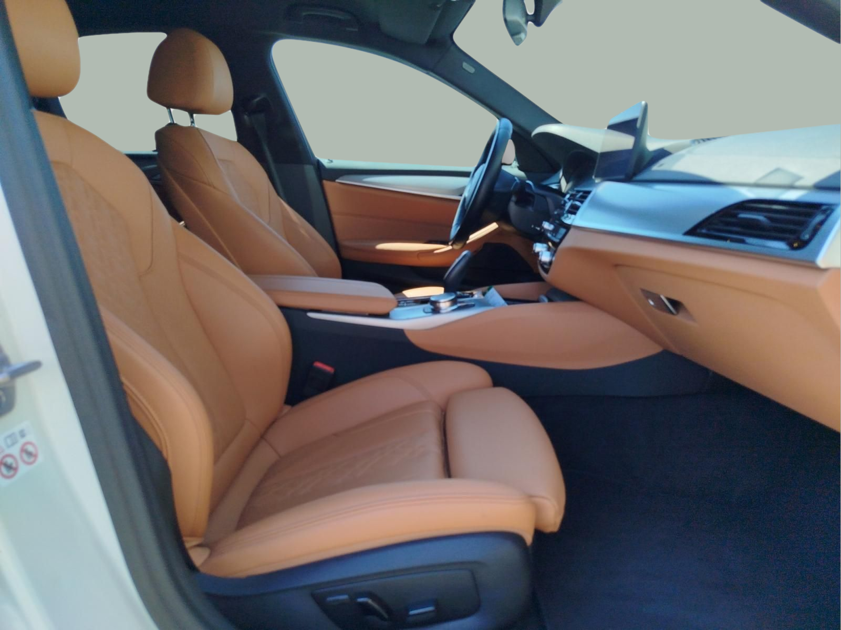 BMW Série 5 530e Berlina color Blanco. Año 2023. 215KW(292CV). Elétrico / Gasolina Híbrido. En concesionario MCoutinho - Bragança de Bragança