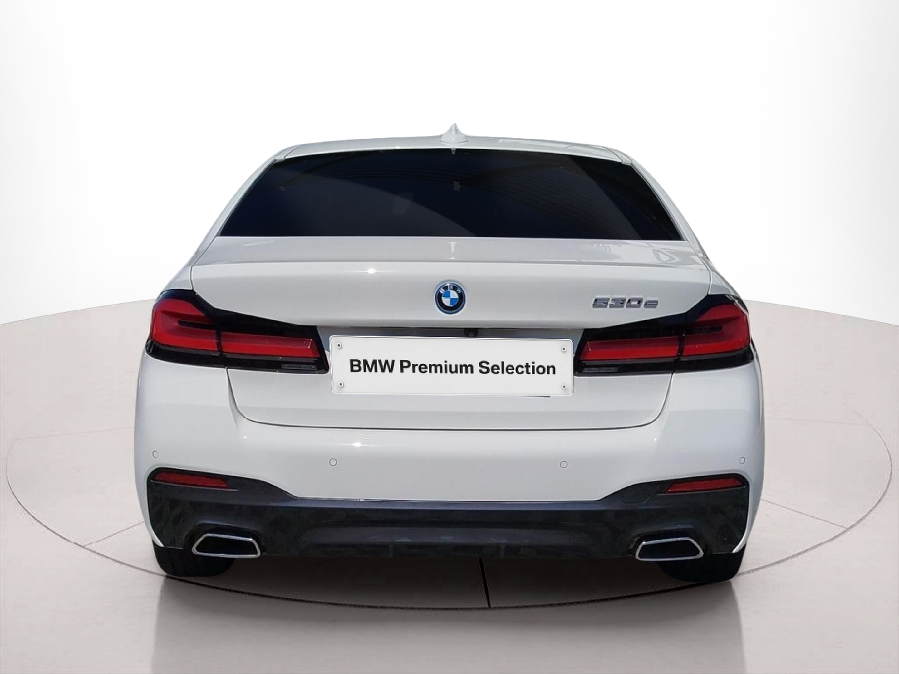 BMW Série 5 530e Berlina color Blanco. Año 2023. 215KW(292CV). Elétrico / Gasolina Híbrido. En concesionario MCoutinho - Bragança de Bragança