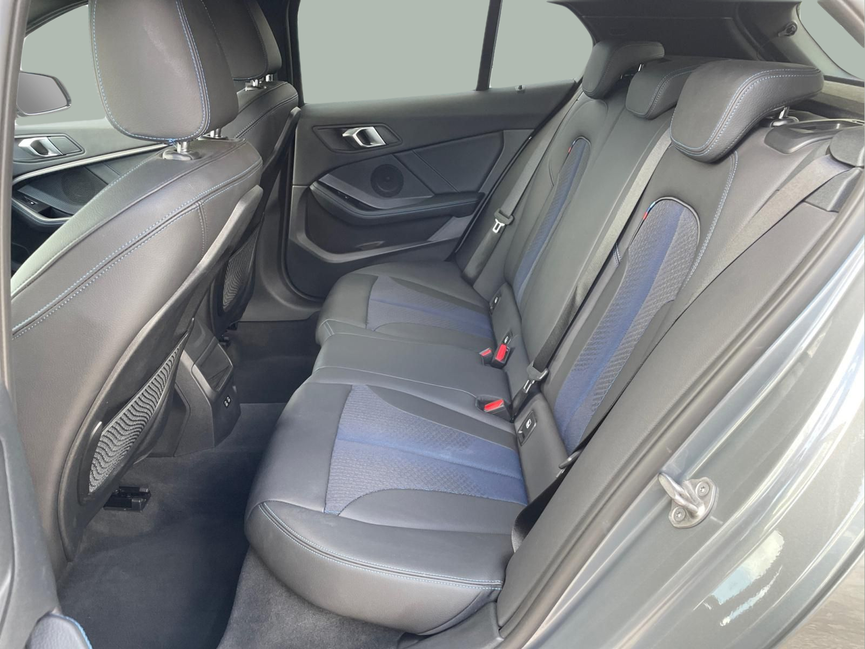 BMW Série 1 116d color Gris. Año 2023. 85KW(116CV). Diesel. En concesionario MCoutinho - Vila Real de Vila Real