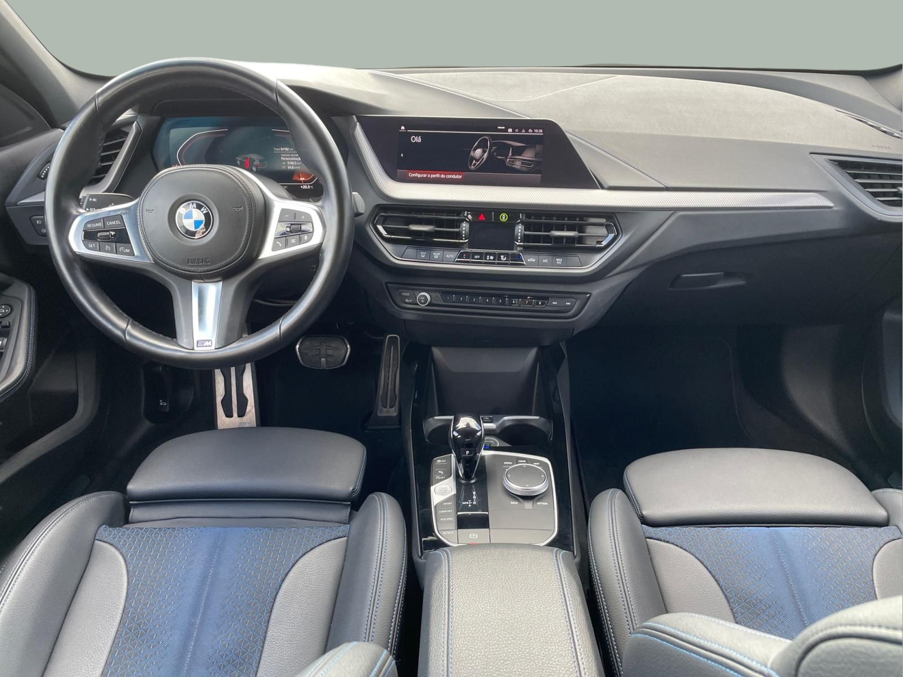 BMW Série 1 116d color Gris. Año 2023. 85KW(116CV). Diesel. En concesionario MCoutinho - Vila Real de Vila Real