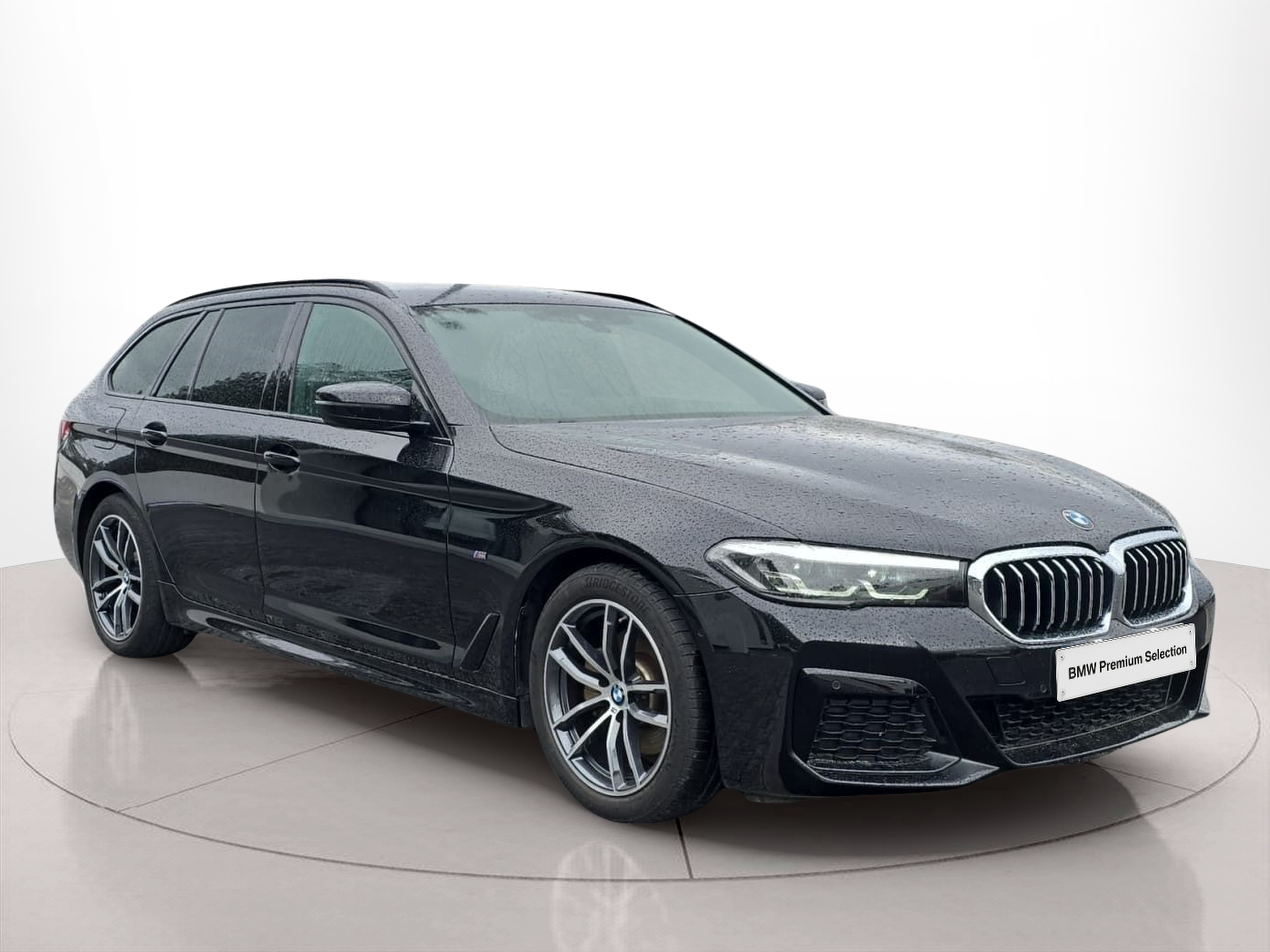 BMW Série 5 520d Touring color Negro. Año 2023. 140KW(190CV). Diesel. En concesionario MCoutinho Bomcar Coimbra de Coimbra