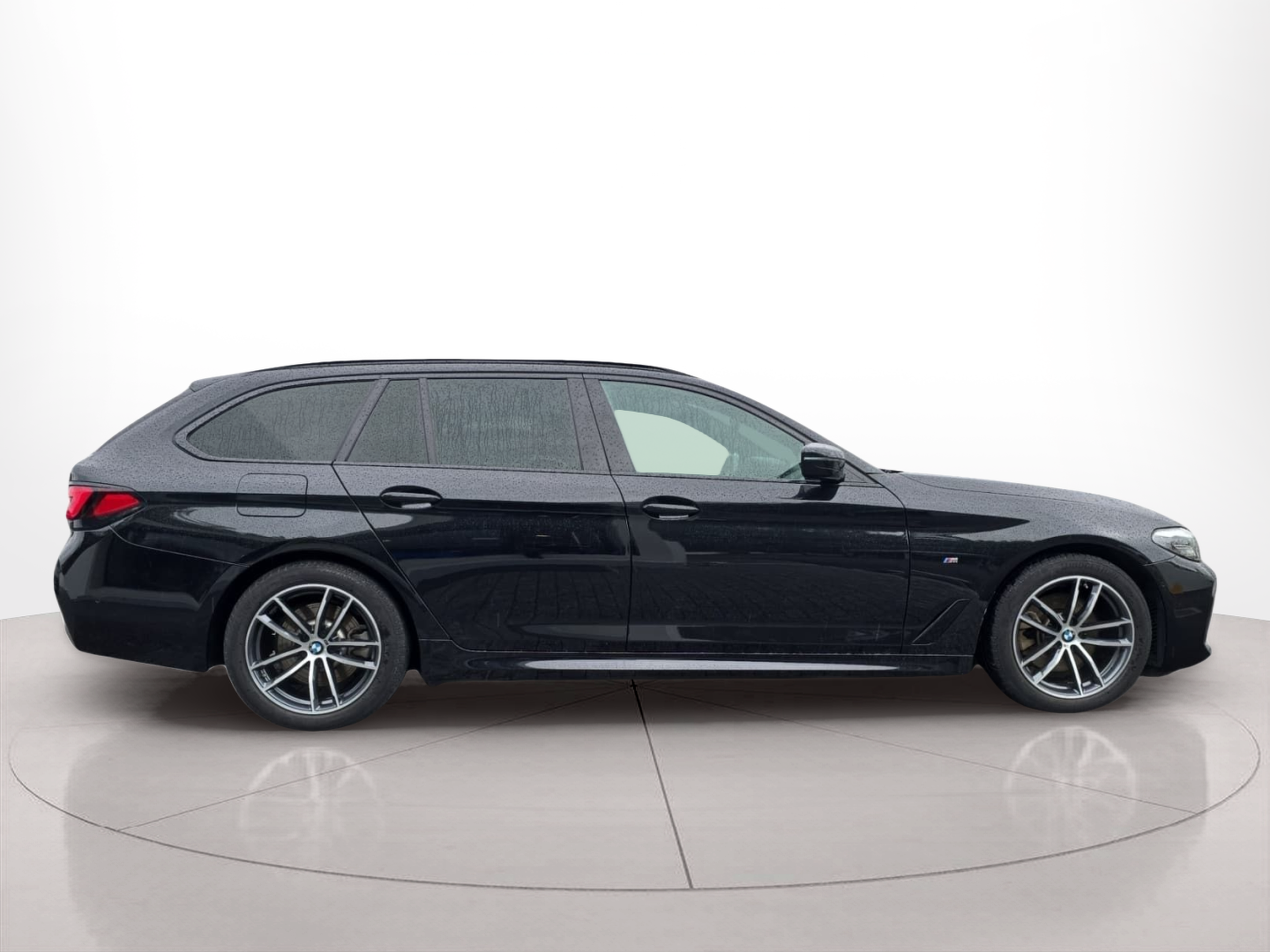 BMW Série 5 520d Touring color Negro. Año 2023. 140KW(190CV). Diesel. En concesionario MCoutinho Bomcar Coimbra de Coimbra