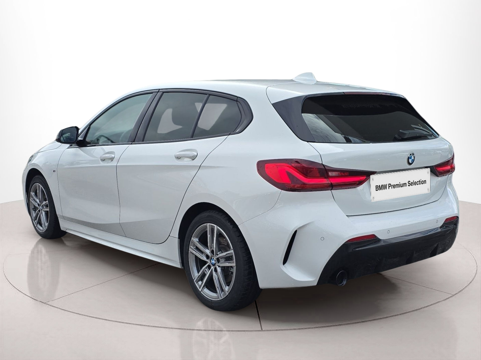 BMW Série 1 116d color Blanco. Año 2023. 85KW(116CV). Diesel. En concesionario MCoutinho Bomcar Leiria de Leiria