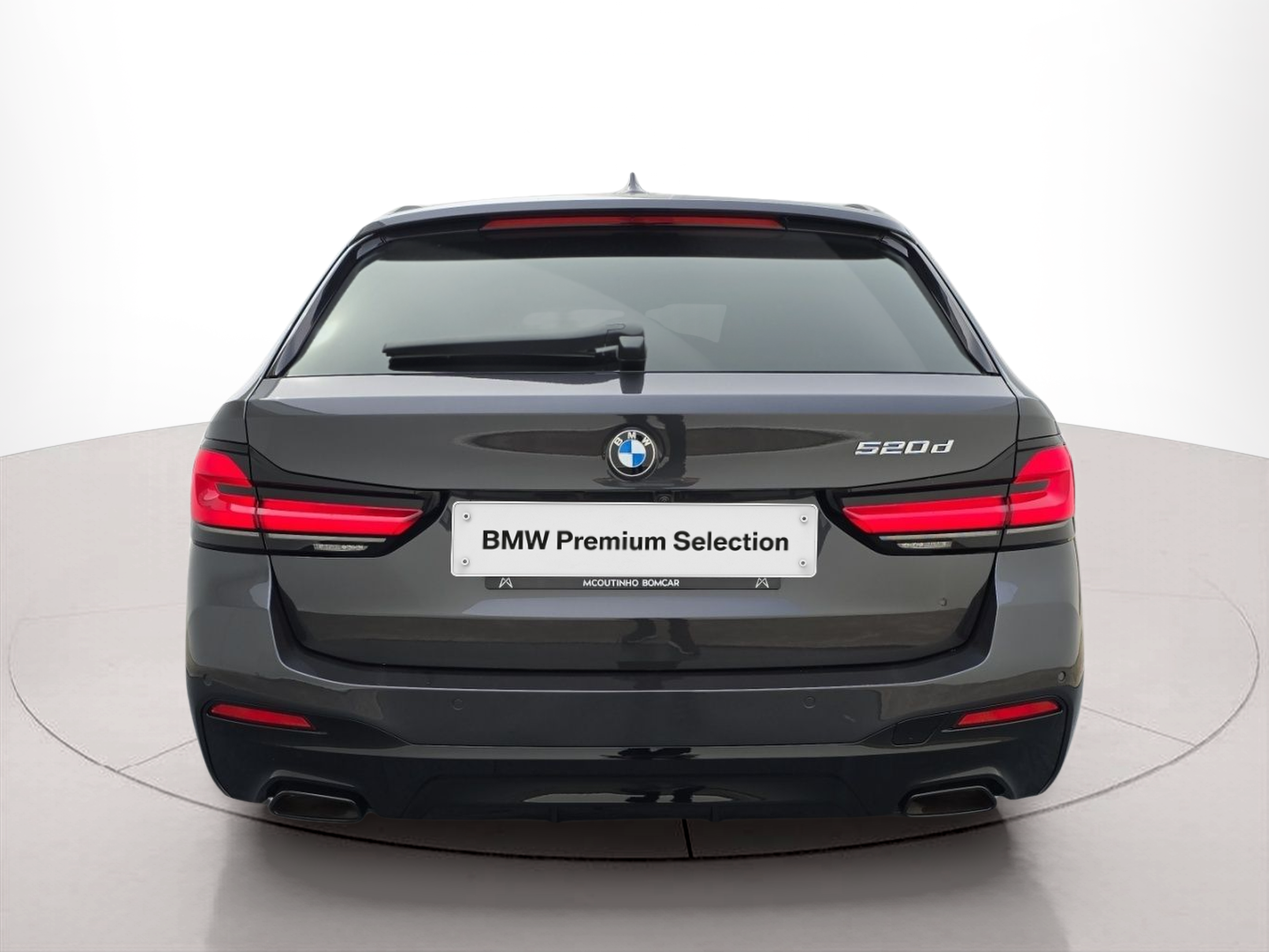BMW Série 5 520d Touring color Gris. Año 2023. 140KW(190CV). Diesel. En concesionario MCoutinho Bomcar Leiria de Leiria