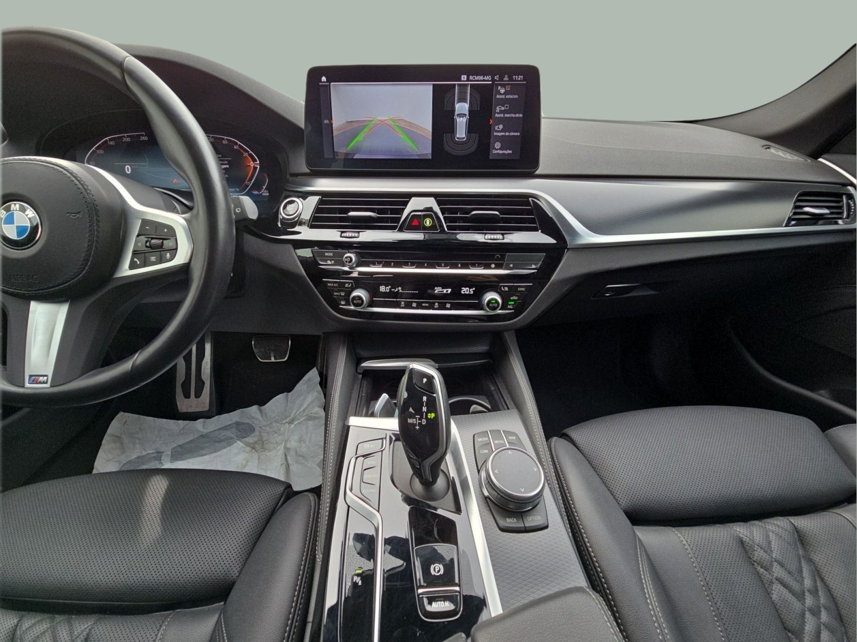 BMW Série 5 520d Touring color Gris. Año 2023. 140KW(190CV). Diesel. En concesionario MCoutinho Bomcar Leiria de Leiria