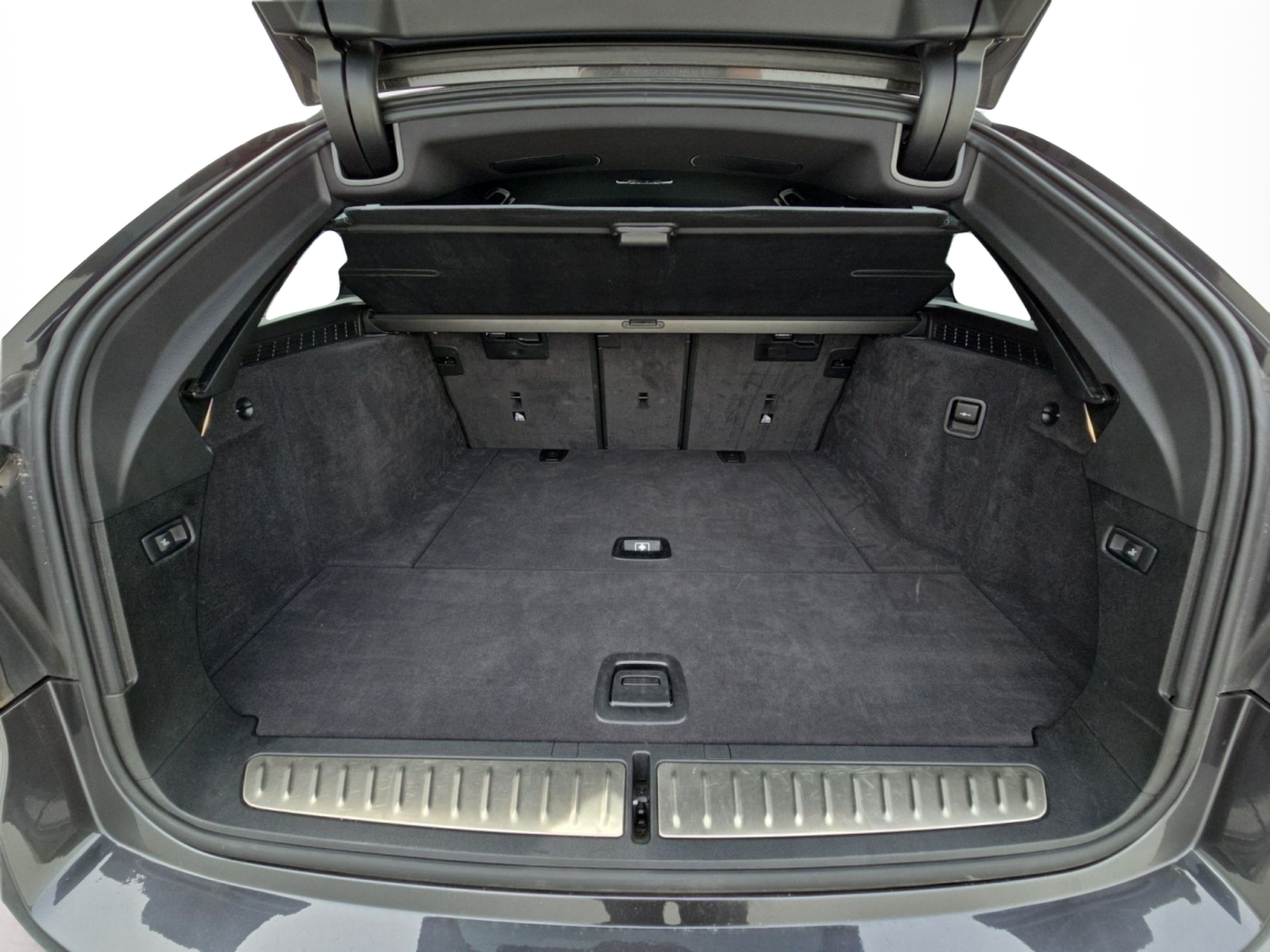 BMW Série 5 520d Touring color Gris. Año 2023. 140KW(190CV). Diesel. En concesionario MCoutinho Bomcar Leiria de Leiria