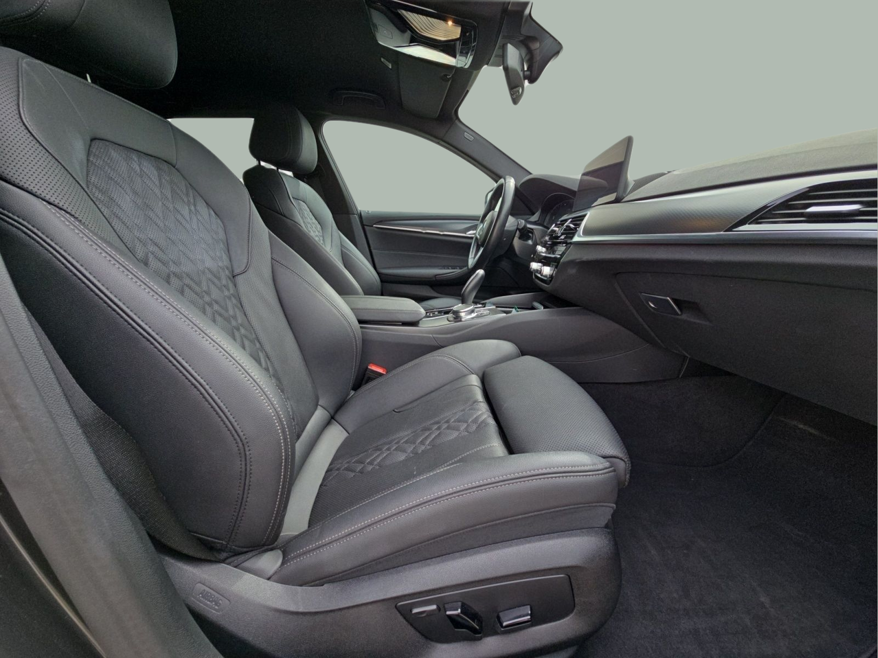 BMW Série 5 520d Touring color Gris. Año 2023. 140KW(190CV). Diesel. En concesionario MCoutinho Bomcar Leiria de Leiria