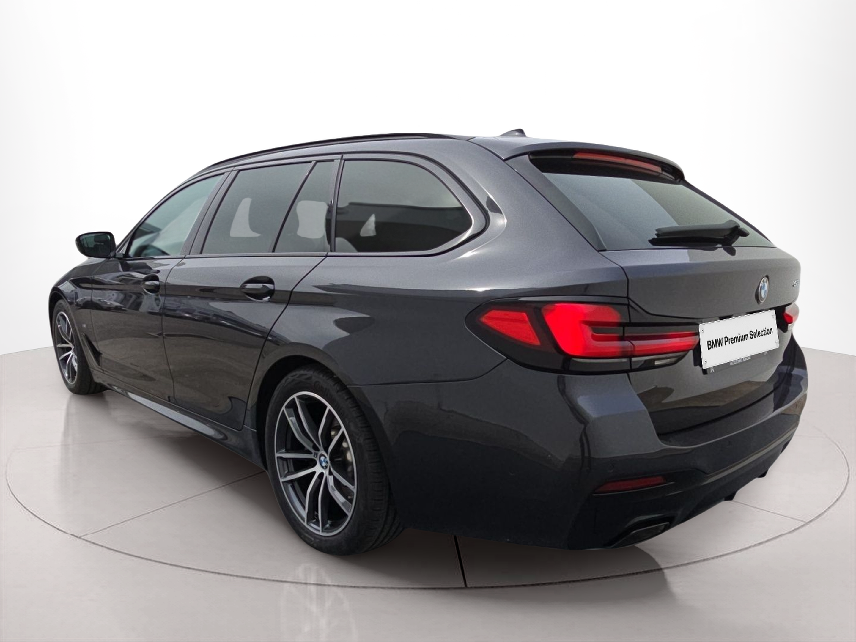 BMW Série 5 520d Touring color Gris. Año 2023. 140KW(190CV). Diesel. En concesionario MCoutinho Bomcar Leiria de Leiria