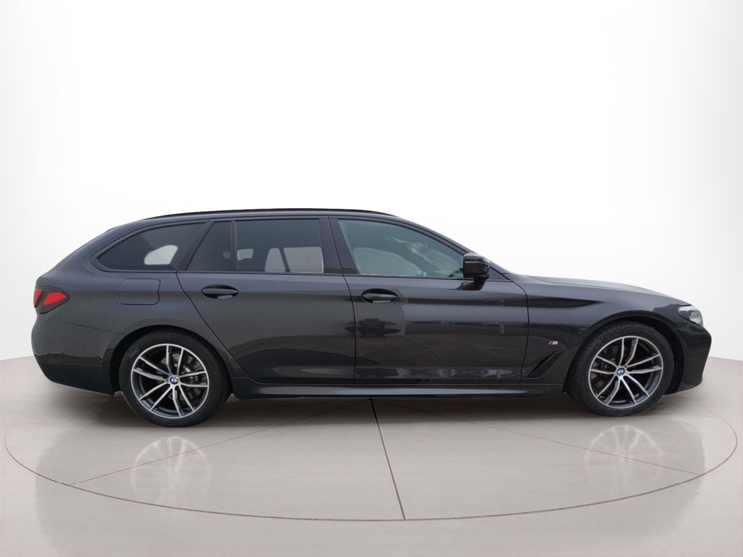 BMW Série 5 520d Touring color Gris. Año 2023. 140KW(190CV). Diesel. En concesionario MCoutinho Bomcar Leiria de Leiria