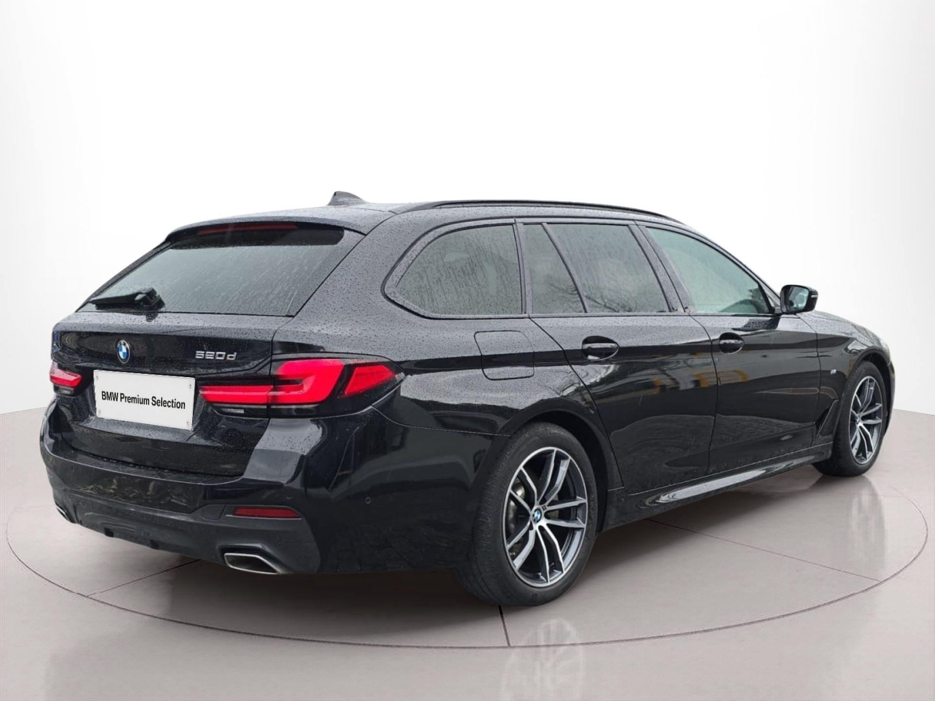 BMW Série 5 520d Touring color Negro. Año 2023. 140KW(190CV). Diesel. En concesionario MCoutinho Bomcar Leiria de Leiria