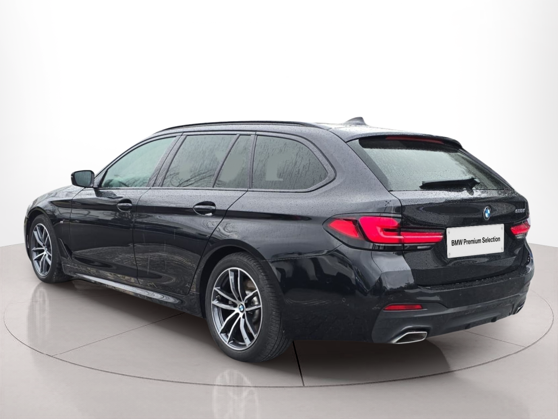 BMW Série 5 520d Touring color Negro. Año 2023. 140KW(190CV). Diesel. En concesionario MCoutinho Bomcar Leiria de Leiria