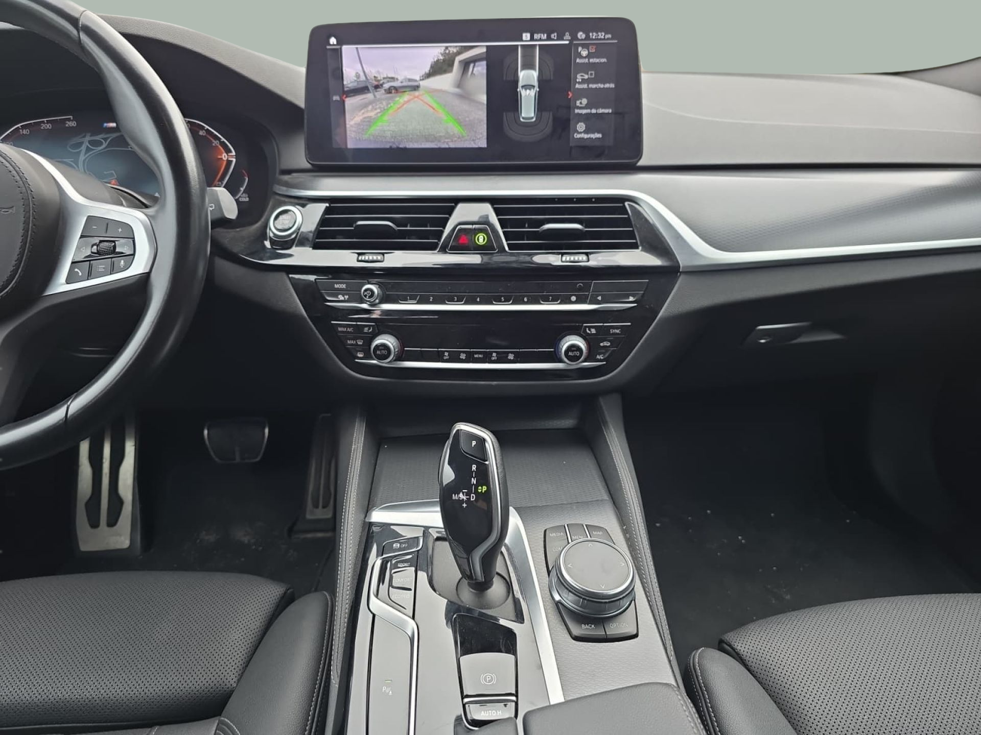 BMW Série 5 520d Touring color Negro. Año 2023. 140KW(190CV). Diesel. En concesionario MCoutinho Bomcar Leiria de Leiria