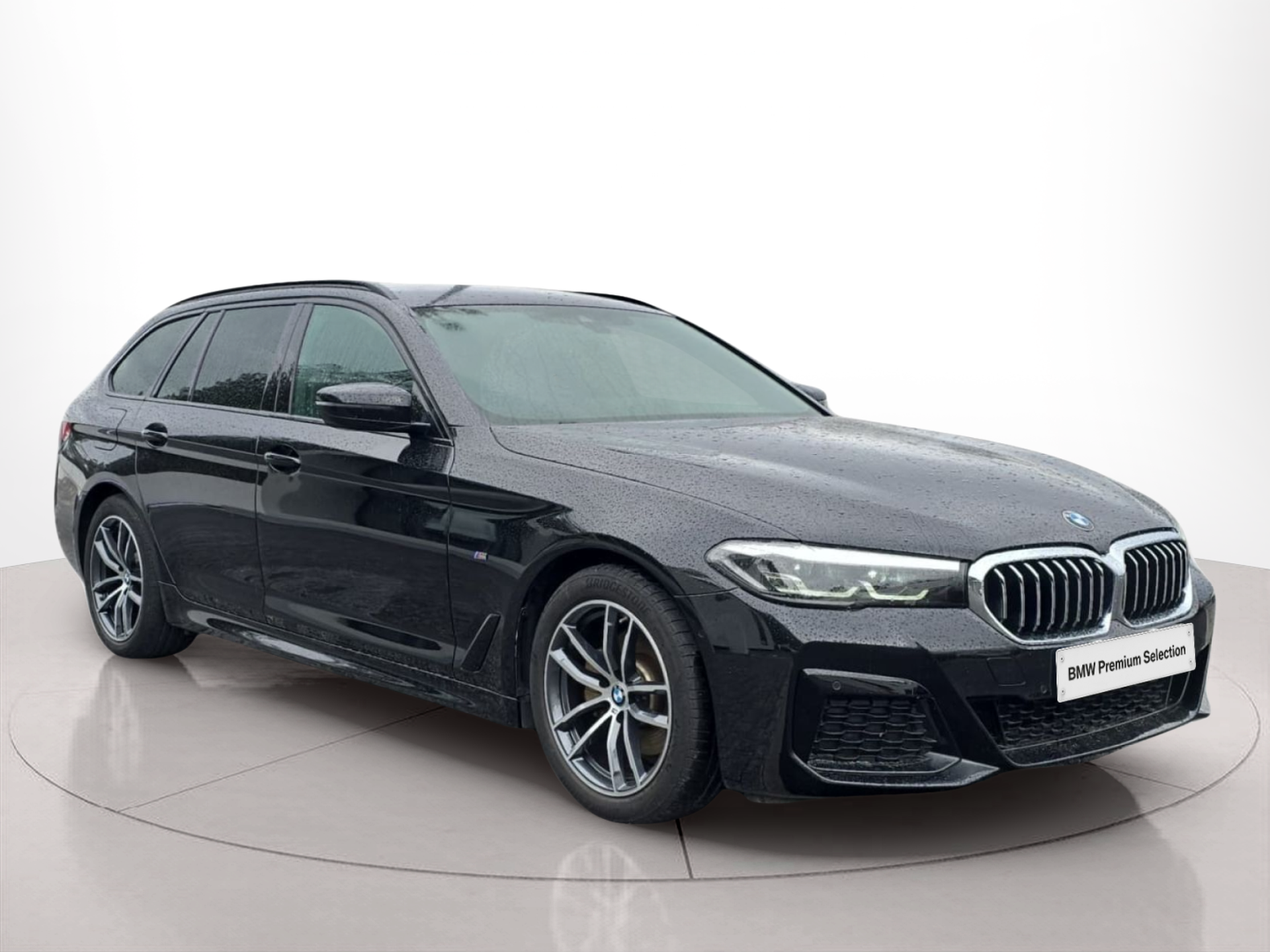 BMW Série 5 520d Touring color Negro. Año 2023. 140KW(190CV). Diesel. En concesionario MCoutinho Bomcar Leiria de Leiria