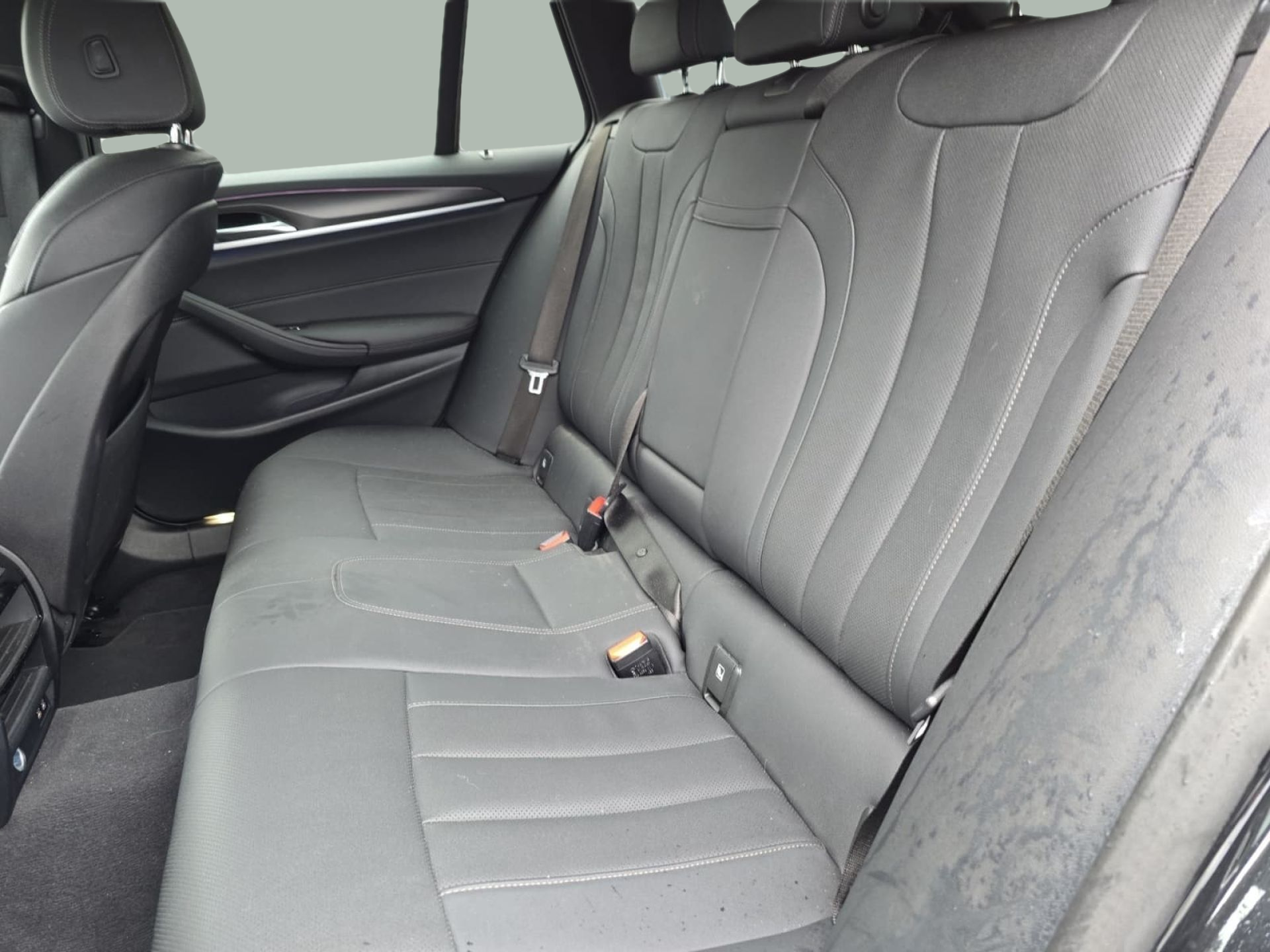 BMW Série 5 520d Touring color Negro. Año 2023. 140KW(190CV). Diesel. En concesionario MCoutinho Bomcar Leiria de Leiria