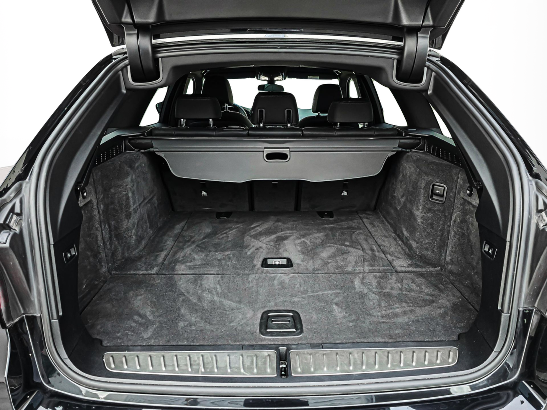 BMW Série 5 520d Touring color Negro. Año 2023. 140KW(190CV). Diesel. En concesionario MCoutinho Bomcar Leiria de Leiria