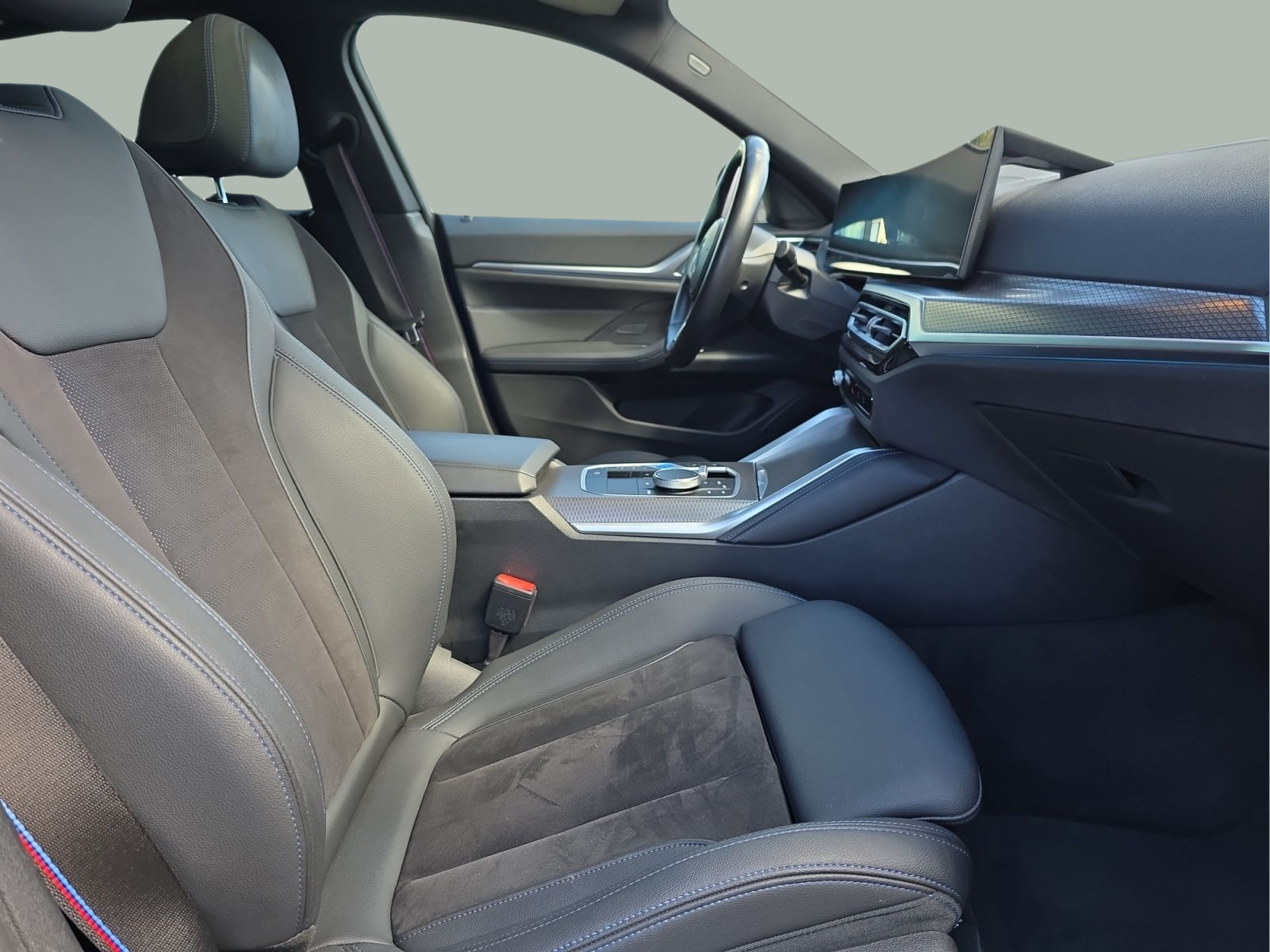 BMW i4 i4 M50 color Azul. Año 2023. 400KW(544CV). Elétrico. En concesionario MCoutinho Bomcar Coimbra de Coimbra
