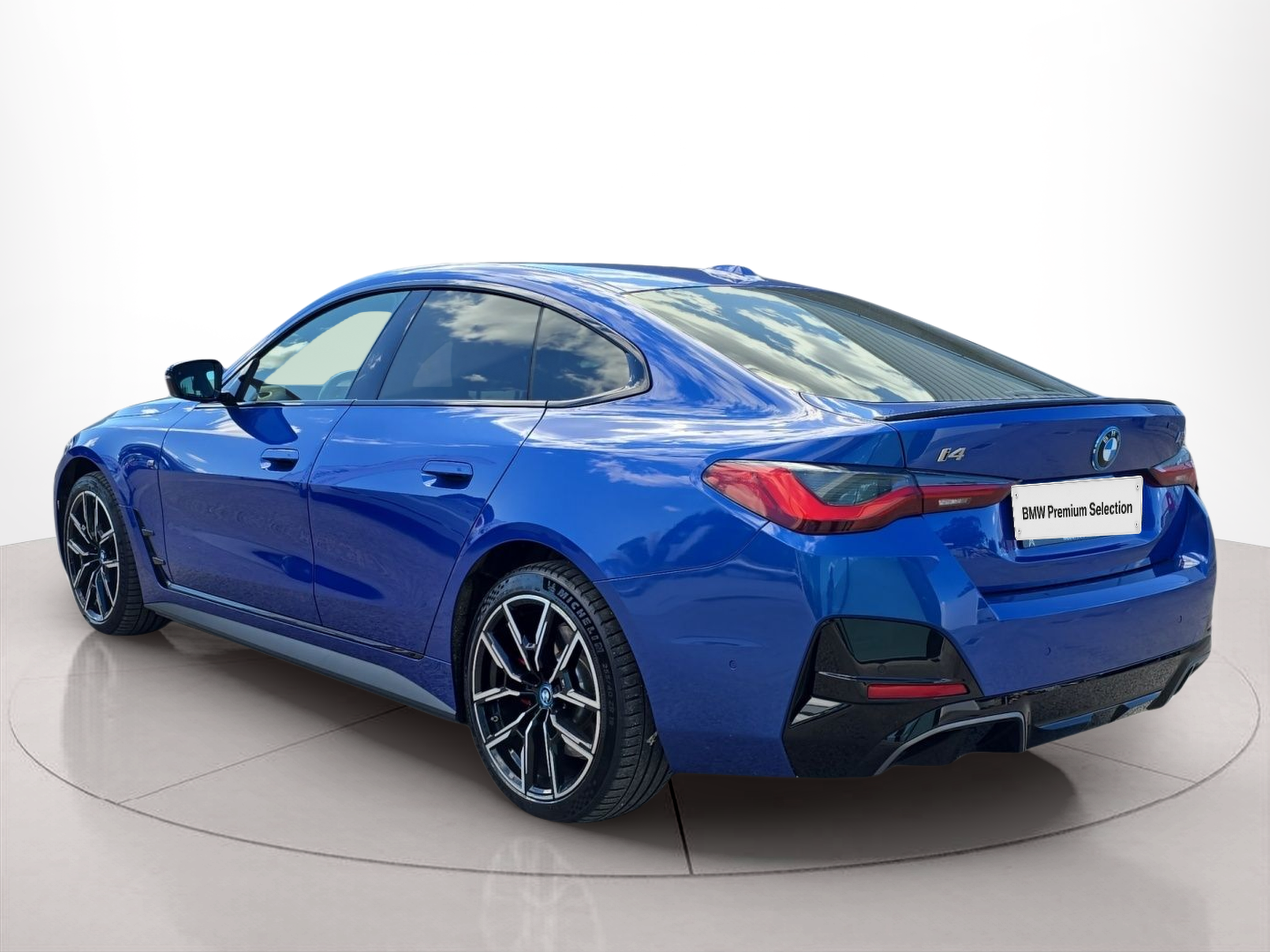 BMW i4 i4 M50 color Azul. Año 2023. 400KW(544CV). Elétrico. En concesionario MCoutinho Bomcar Coimbra de Coimbra