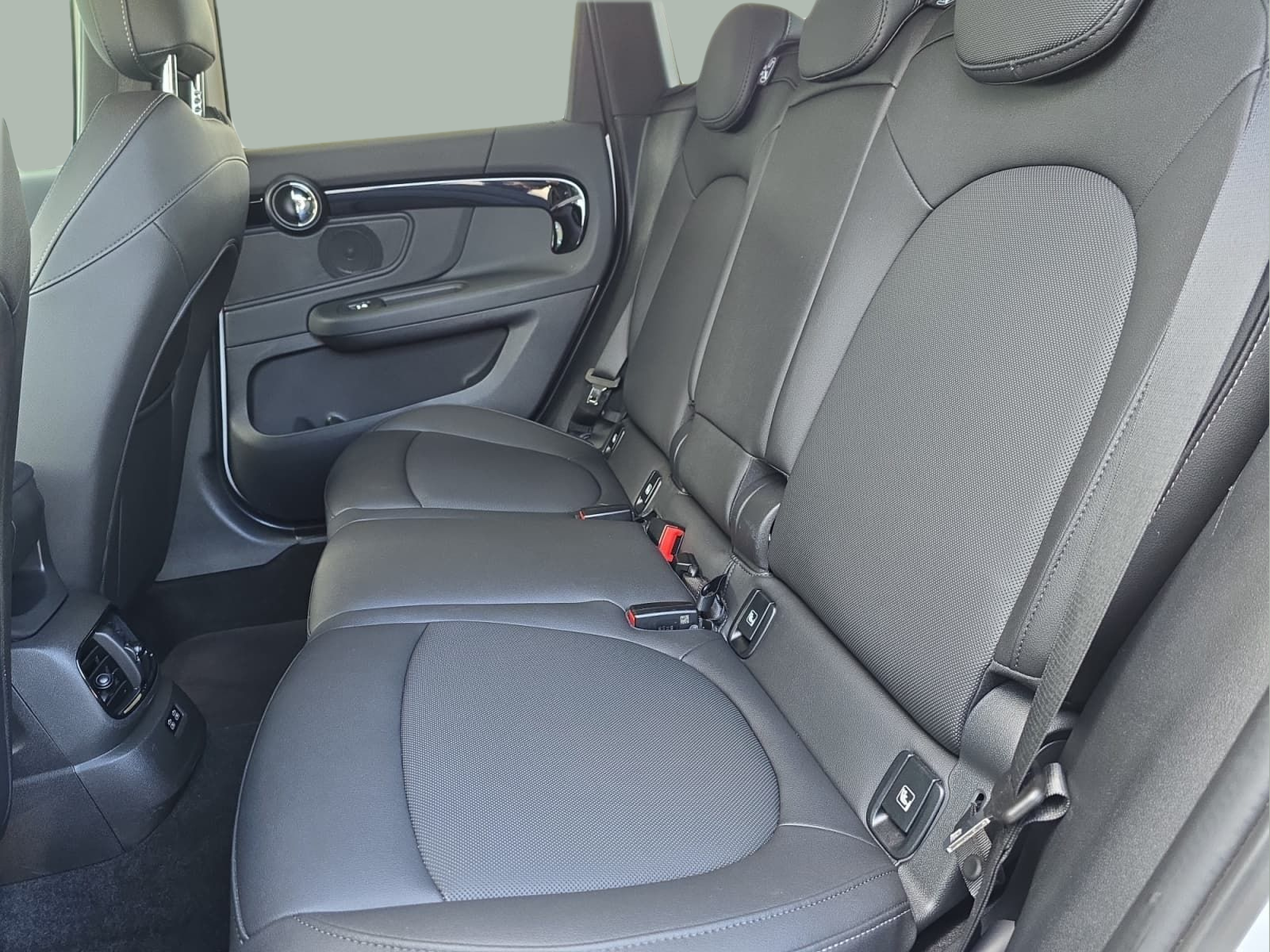 fotoG 8 del MINI MINI 5 Portas Cooper 100 kW (136 CV) 136cv Gasolina de 2023 em Bragança