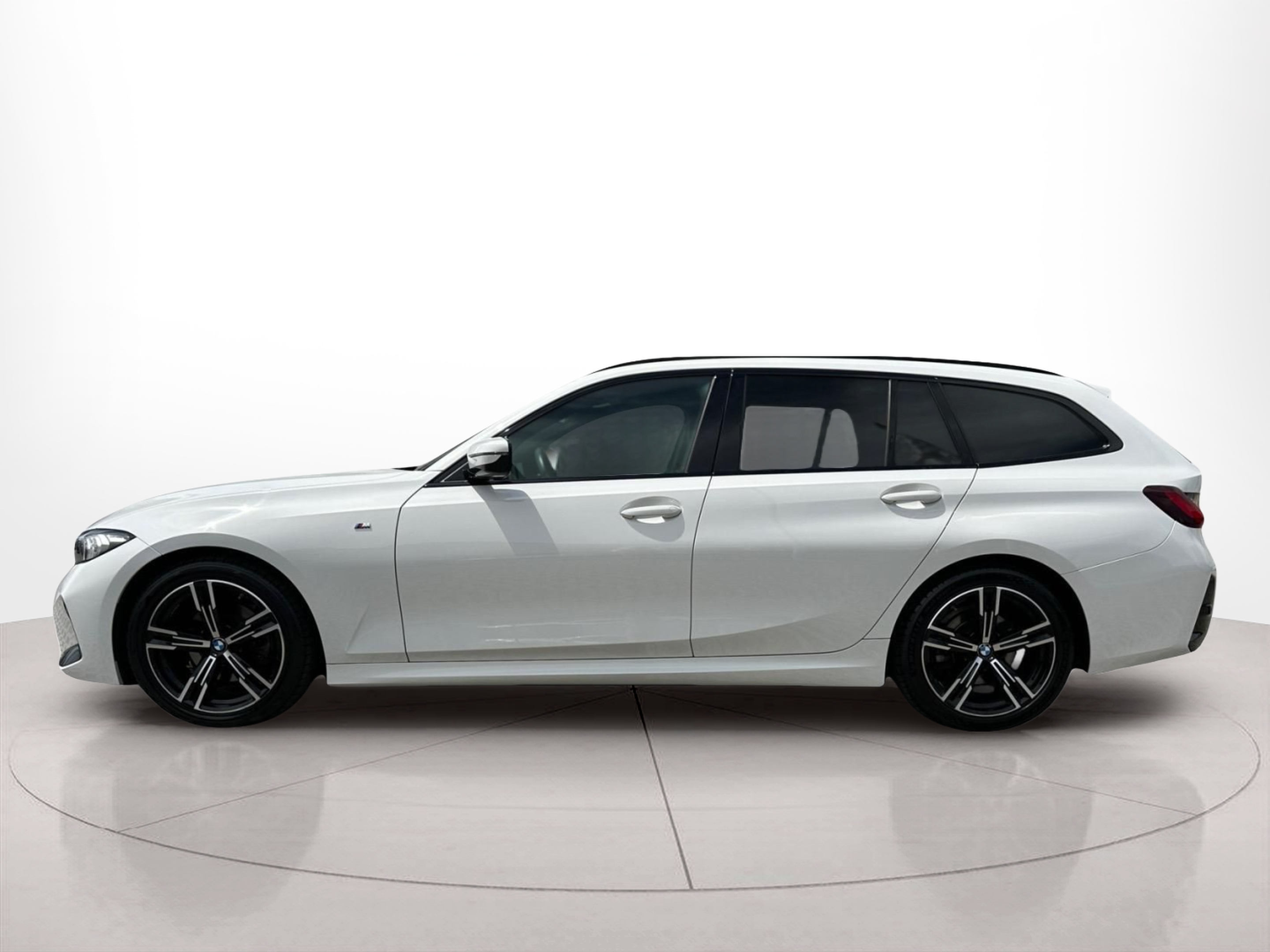 Fotos de BMW Série 3 320d Touring color Blanco. Año 2023. 140KW(190CV). Diesel. En concesionario MCoutinho - Bragança de Bragança