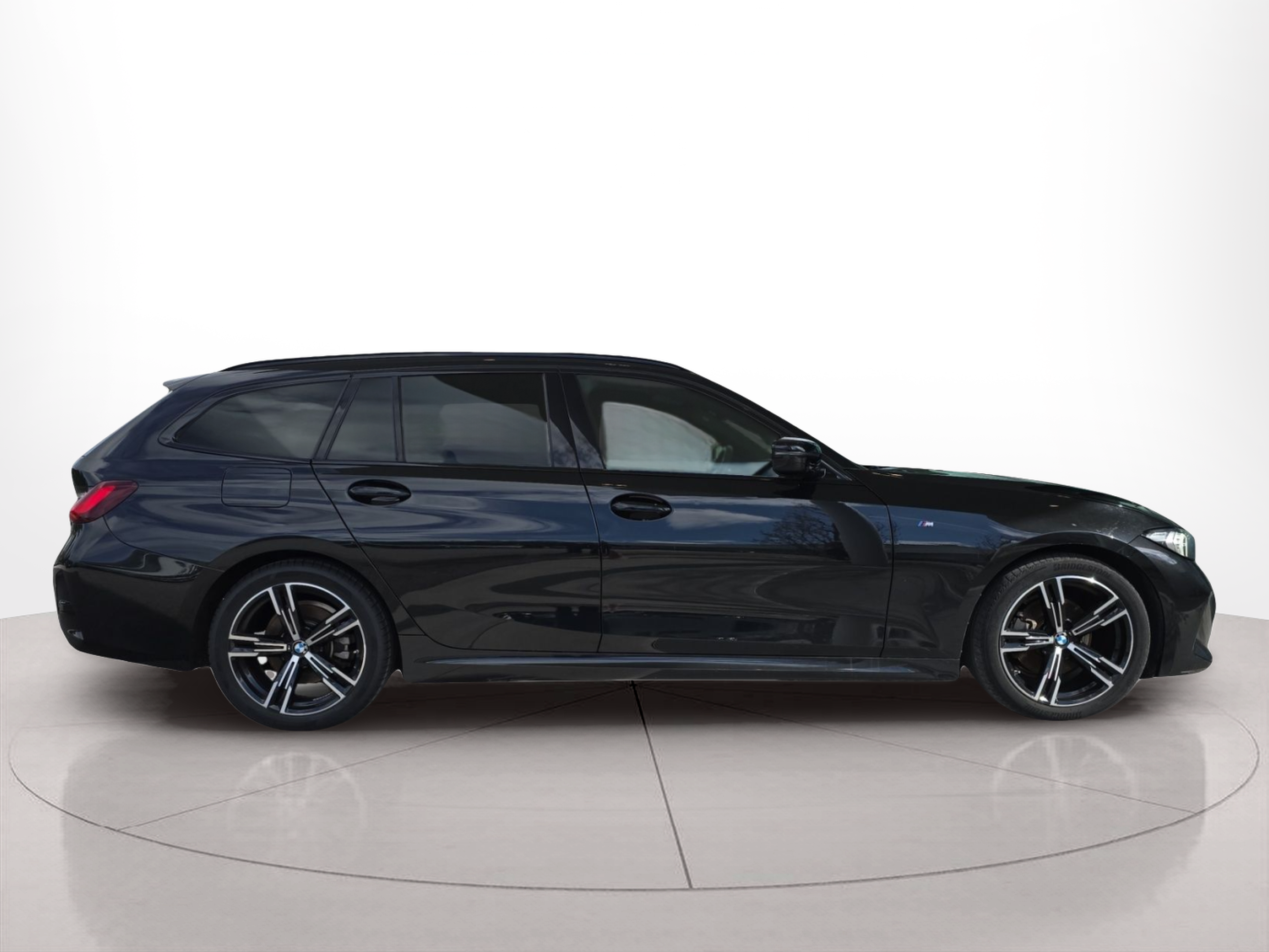 BMW Série 3 320d Touring color Negro. Año 2023. 140KW(190CV). Diesel. En concesionario MCoutinho Bomcar Leiria de Leiria