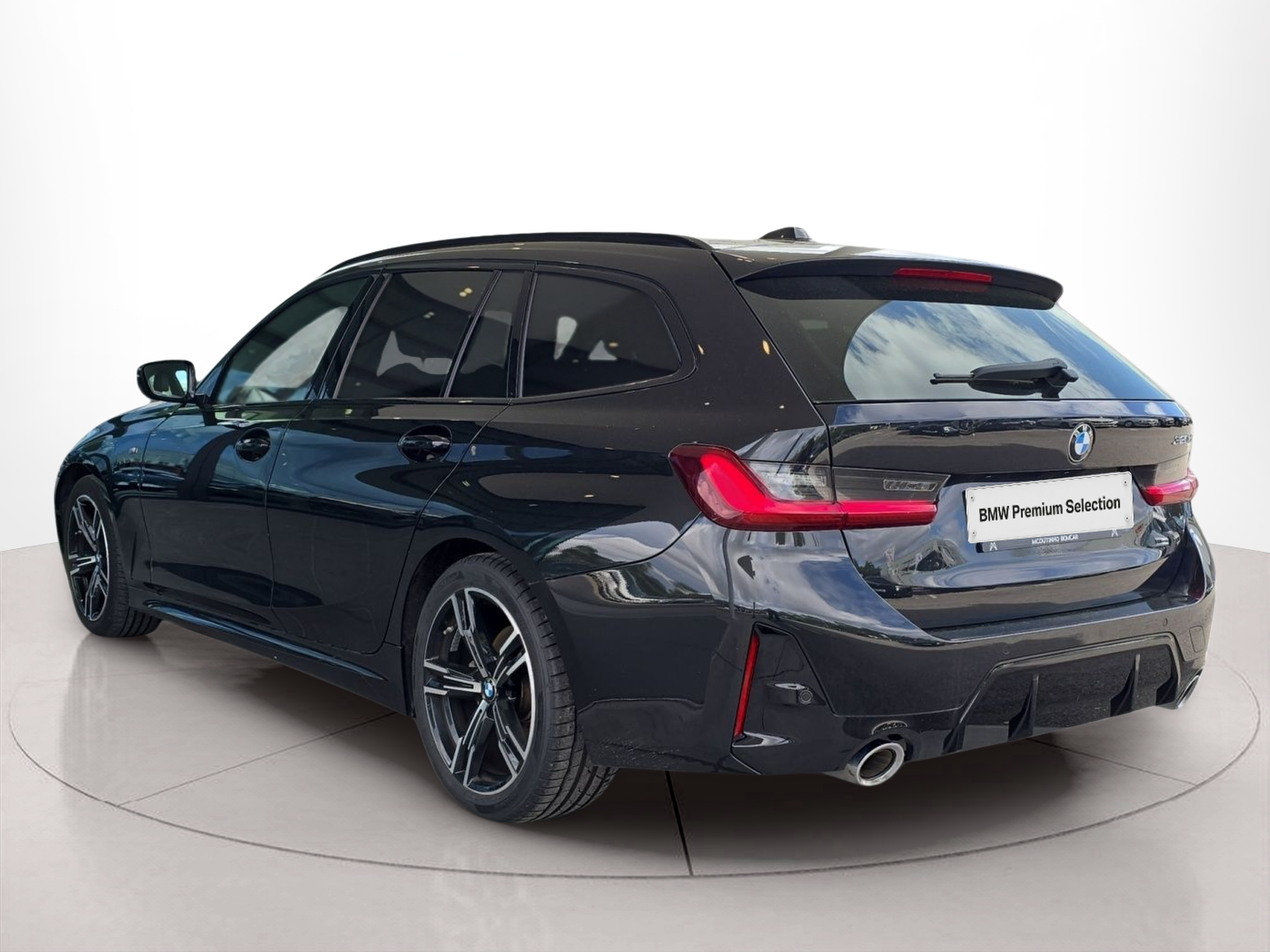 BMW Série 3 320d Touring color Negro. Año 2023. 140KW(190CV). Diesel. En concesionario MCoutinho Bomcar Leiria de Leiria