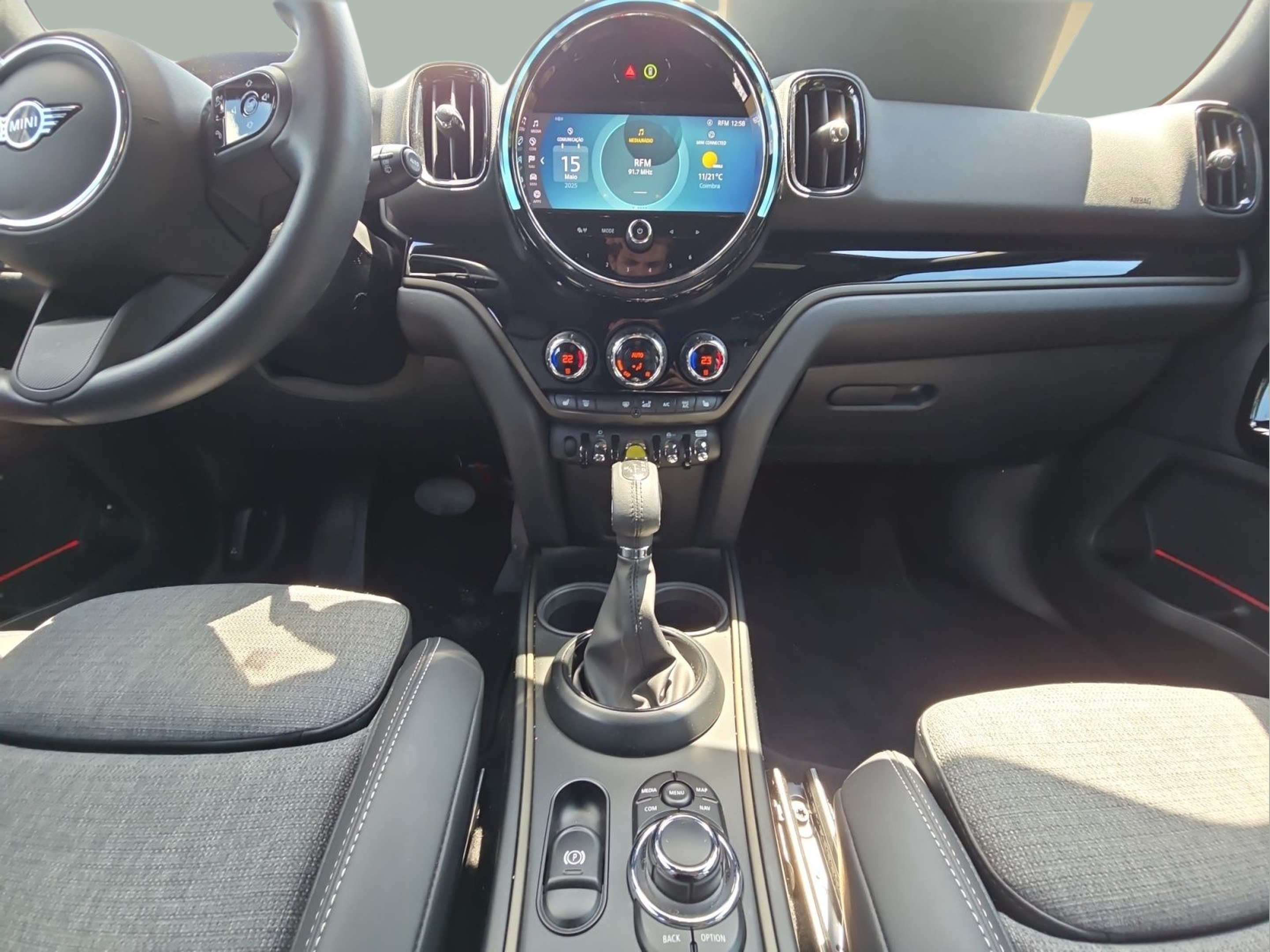 fotoG 12 del MINI MINI Countryman Cooper S E ALL4 162 kW (220 CV) 220cv Elétrico / Gasolina Híbrido de 2023 em Bragança
