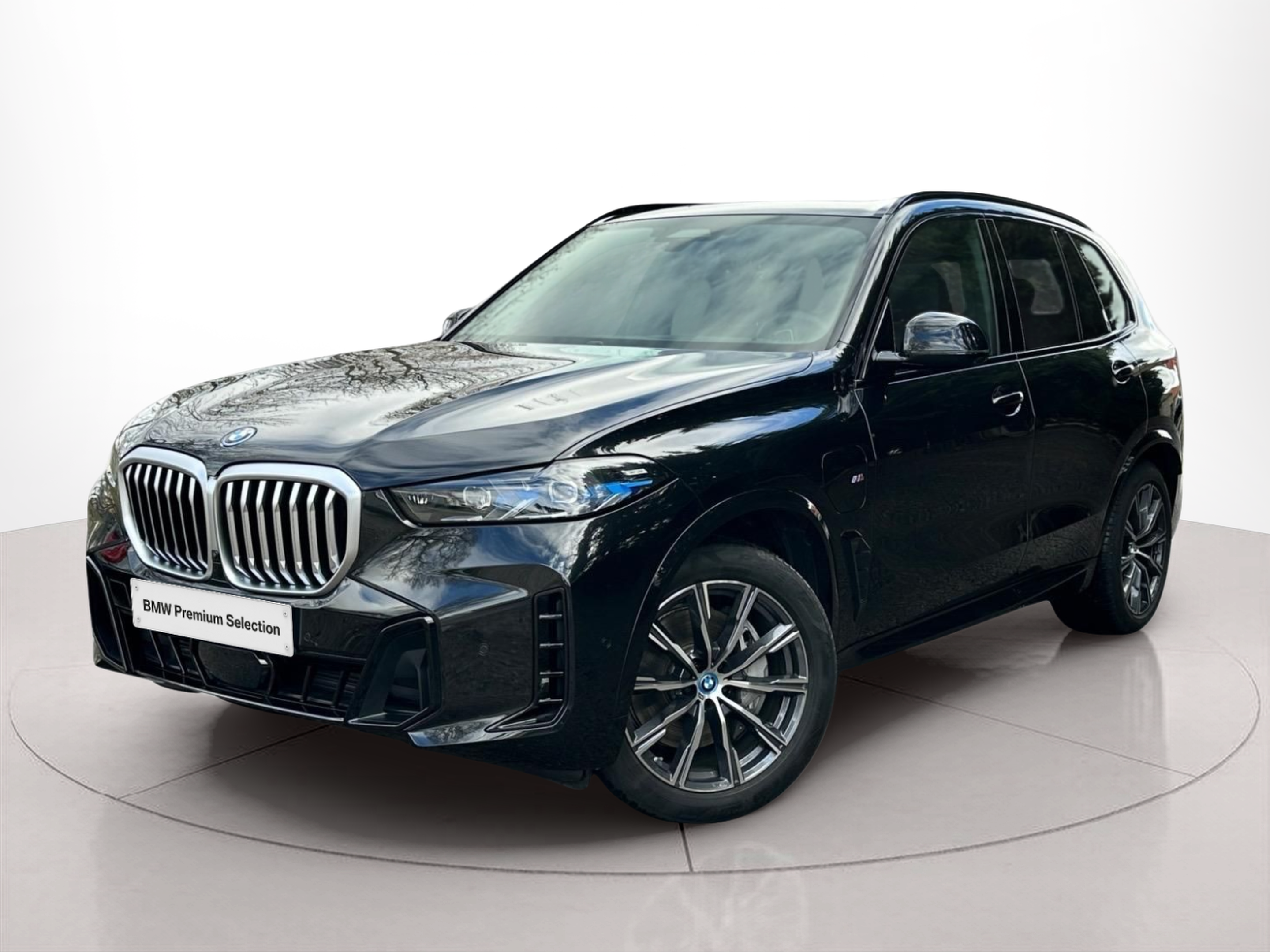 Fotos de BMW X5 xDrive50e color Negro. Año 2024. 360KW(489CV). Elétrico / Gasolina Híbrido. En concesionario MCoutinho - Vila Real de Vila Real