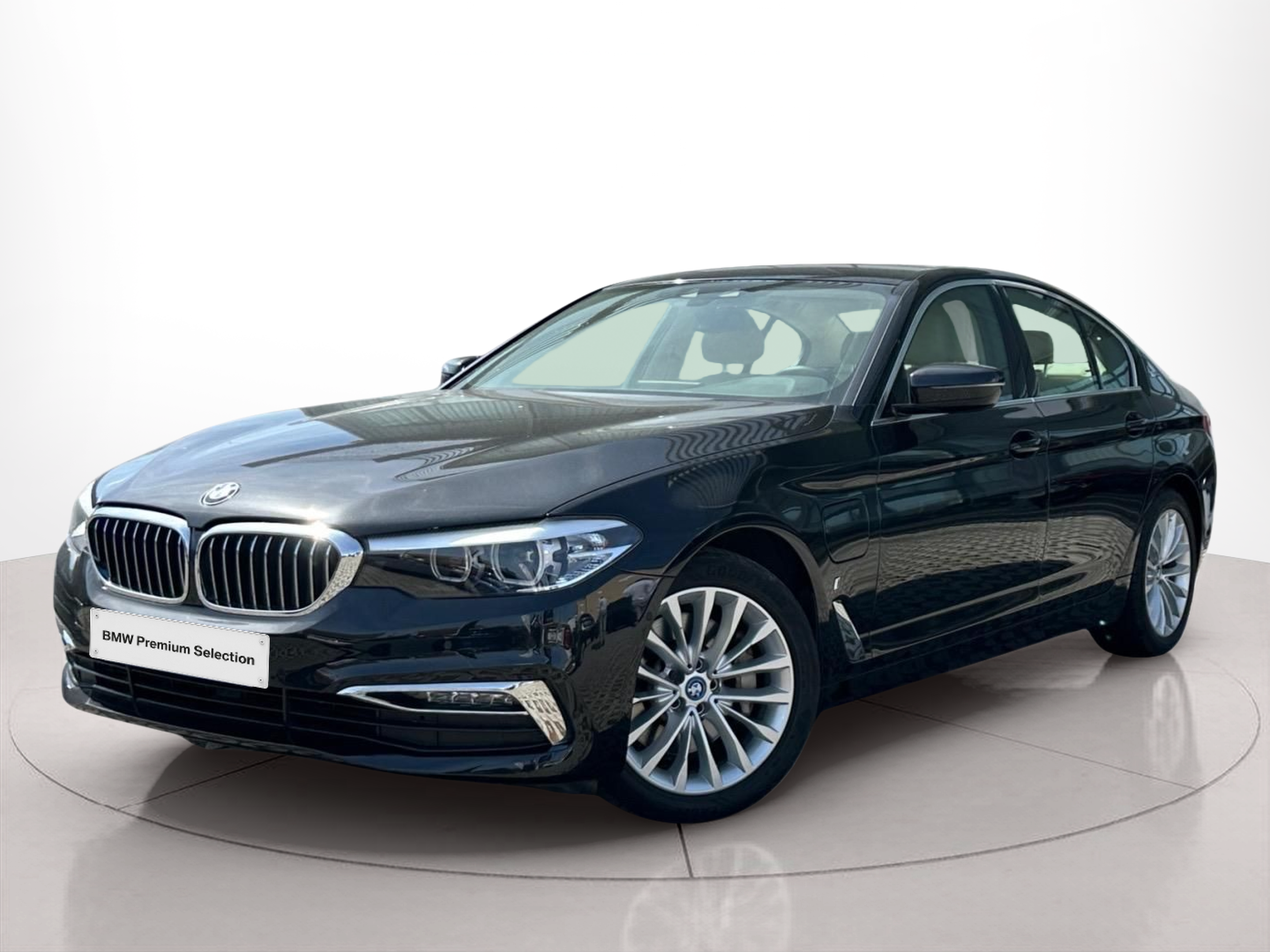 Fotos de BMW Série 5 530e Berlina color Negro. Año 2018. 185KW(252CV). Elétrico / Gasolina Híbrido. En concesionario MCoutinho - Vila Real de Vila Real